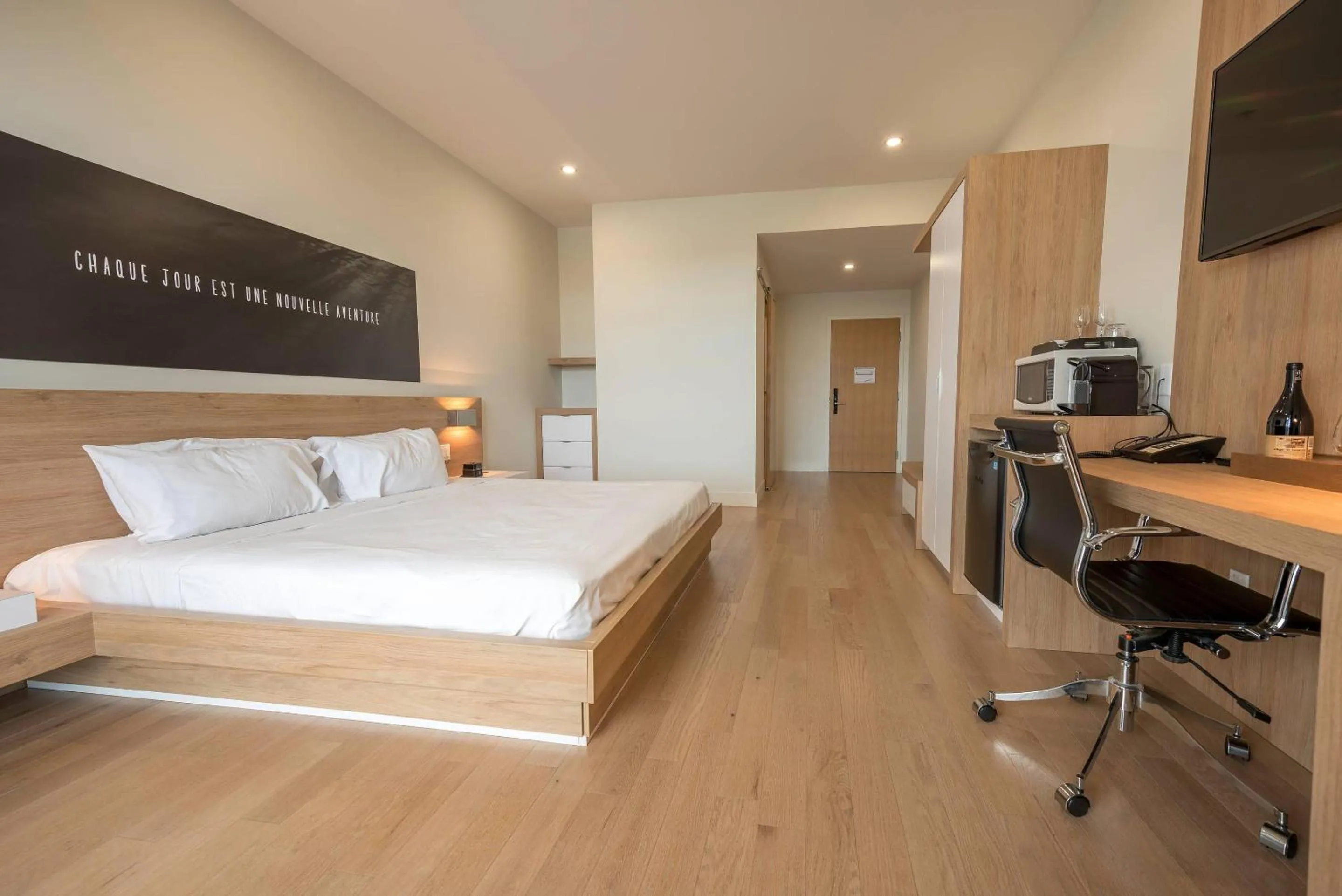 Bedroom, Bed in Hotel du Domaine, an Ascend Collection Hotel