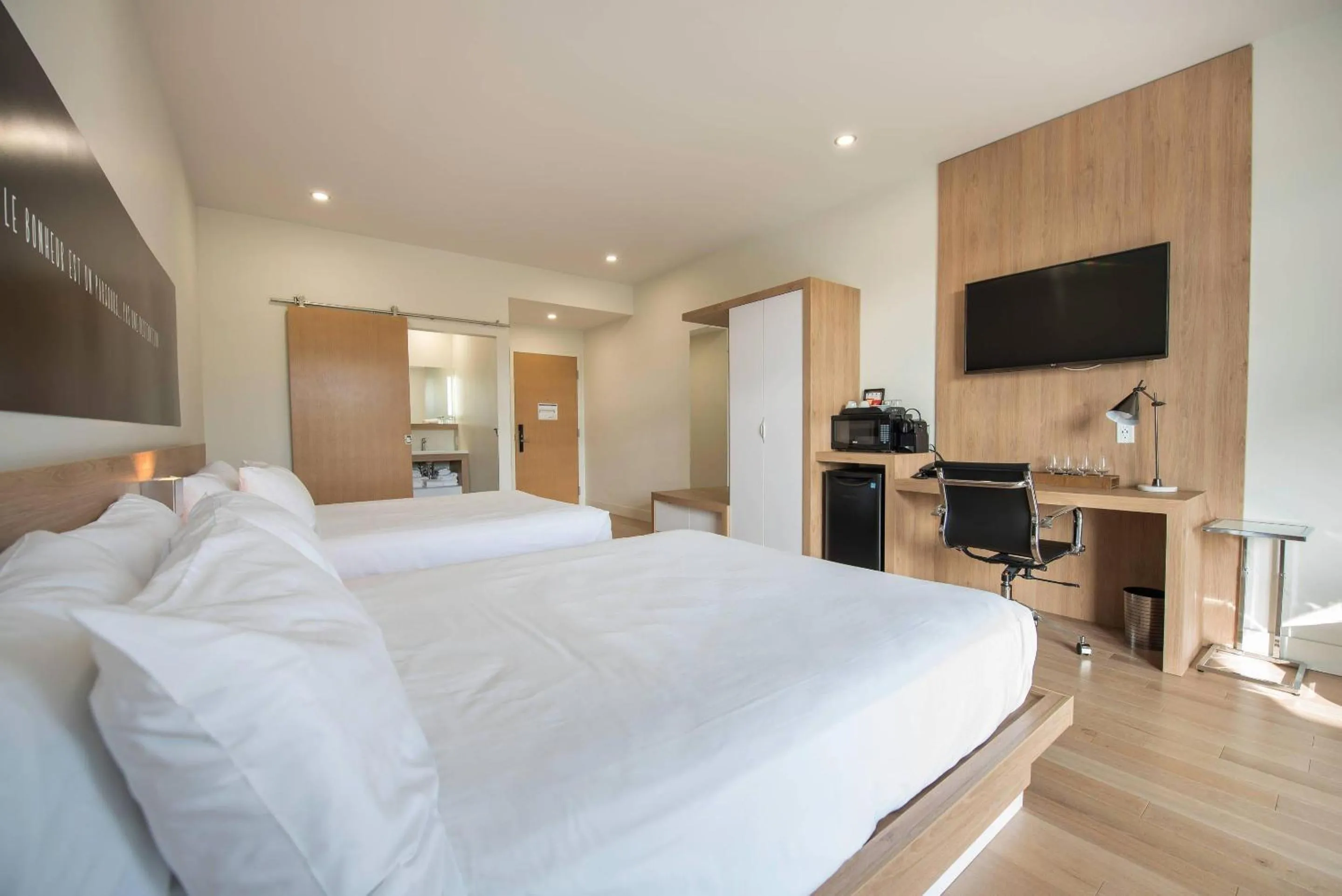 Bedroom, Bed in Hotel du Domaine, an Ascend Collection Hotel