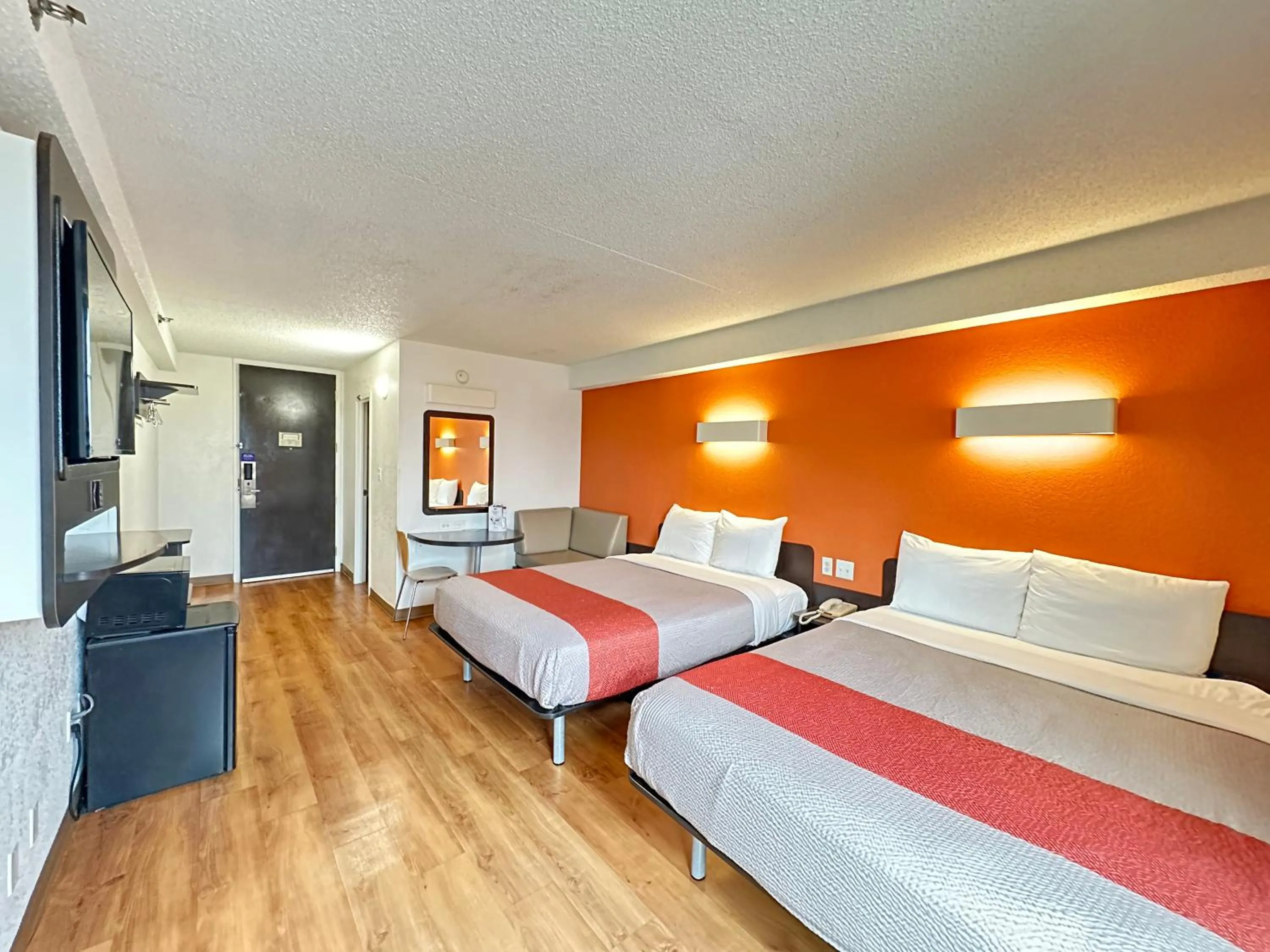 Guests, Bed in Motel 6-Springfield, DC - Washington Southwest