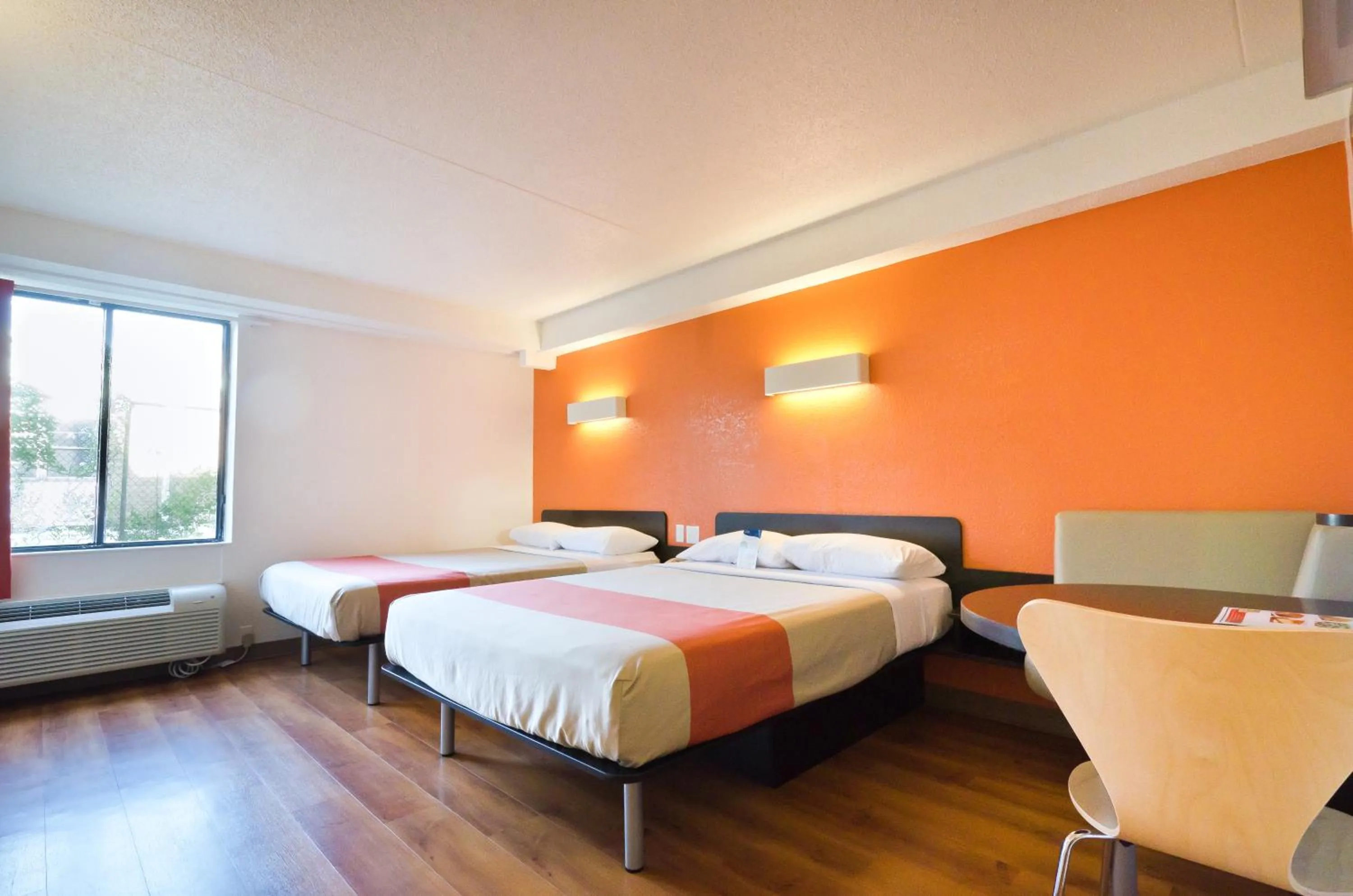 Bed in Motel 6-Springfield, DC - Washington Southwest