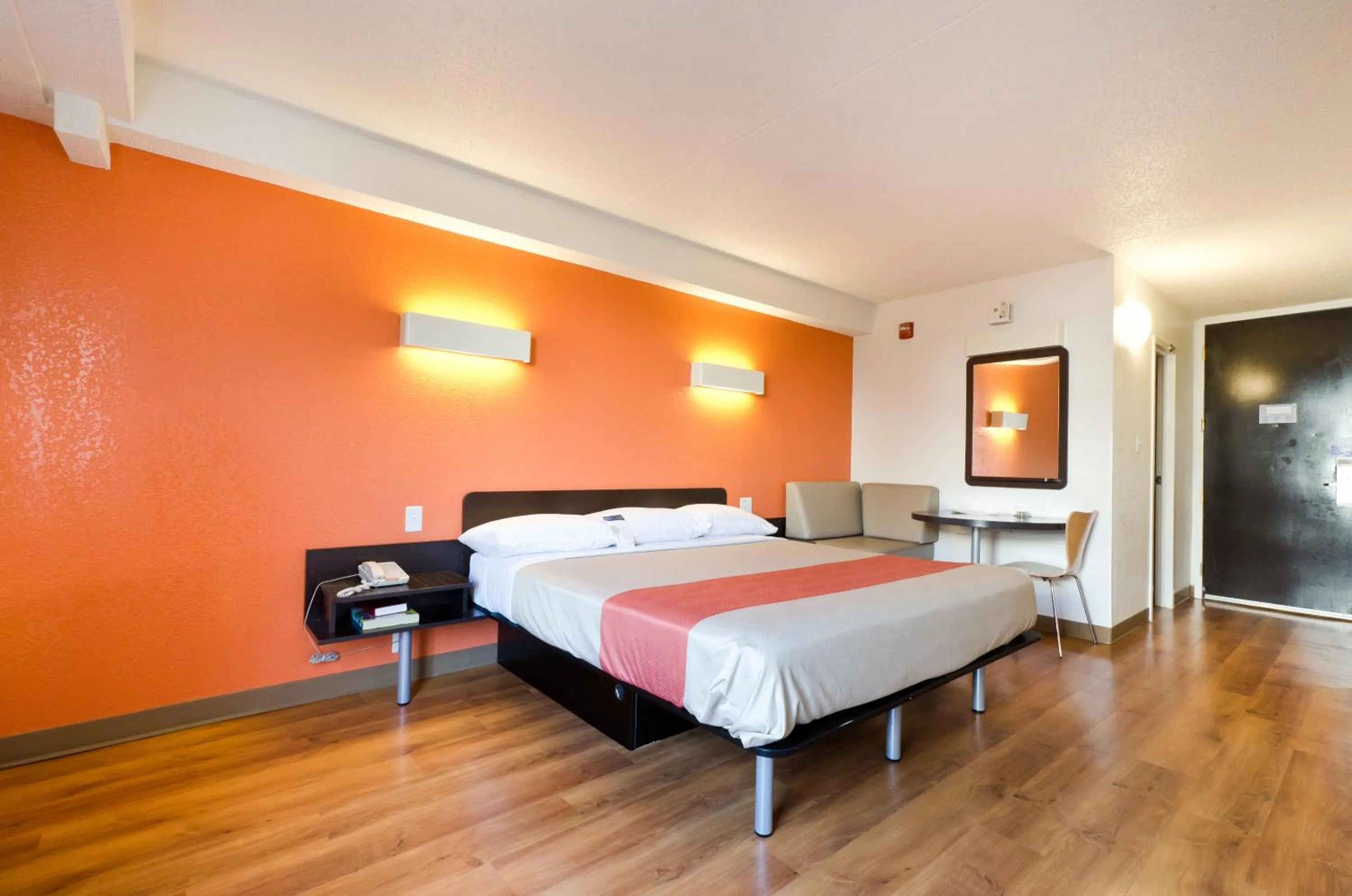 Bed in Motel 6-Springfield, DC - Washington Southwest