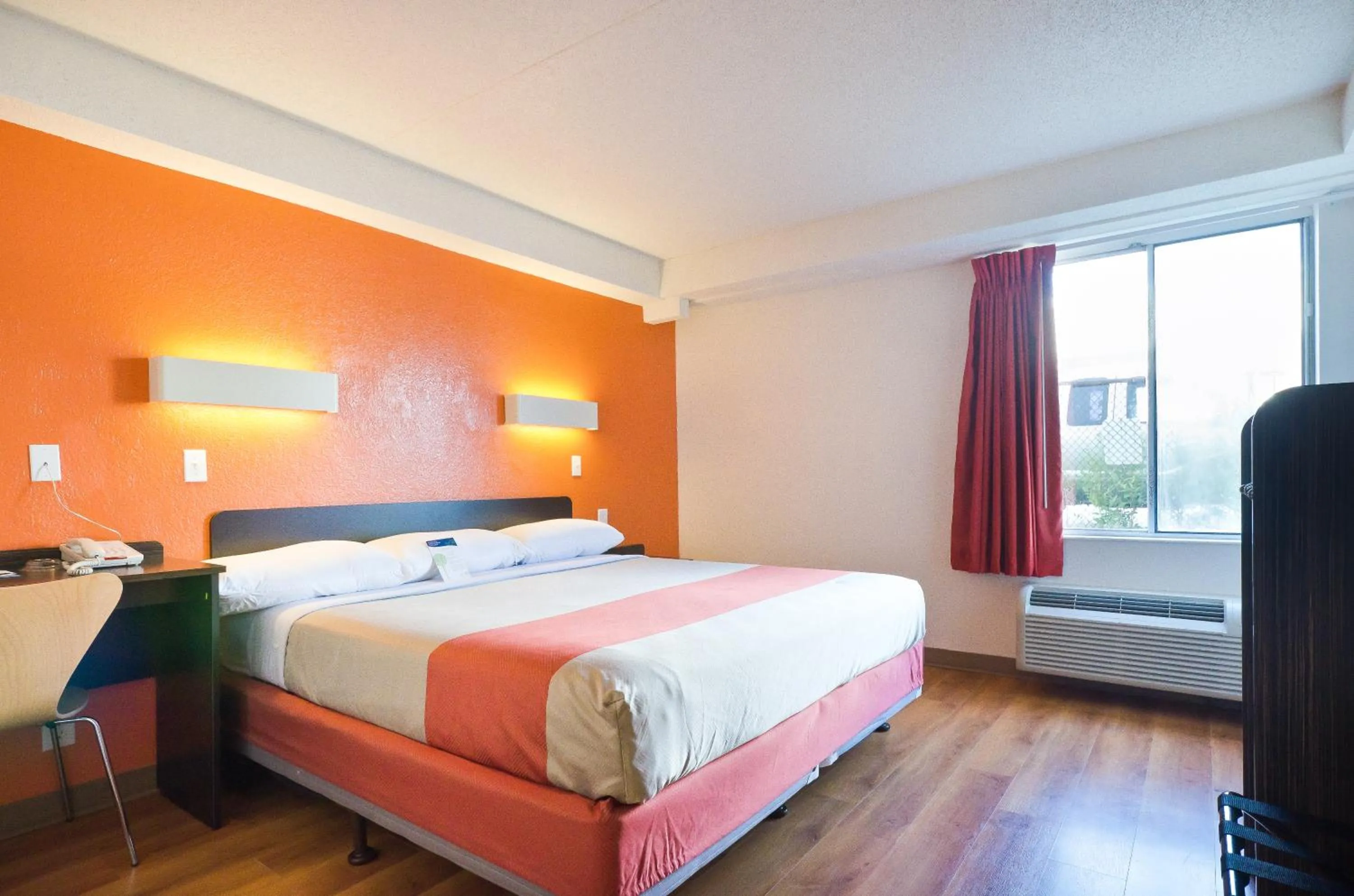 Bed in Motel 6-Springfield, DC - Washington Southwest