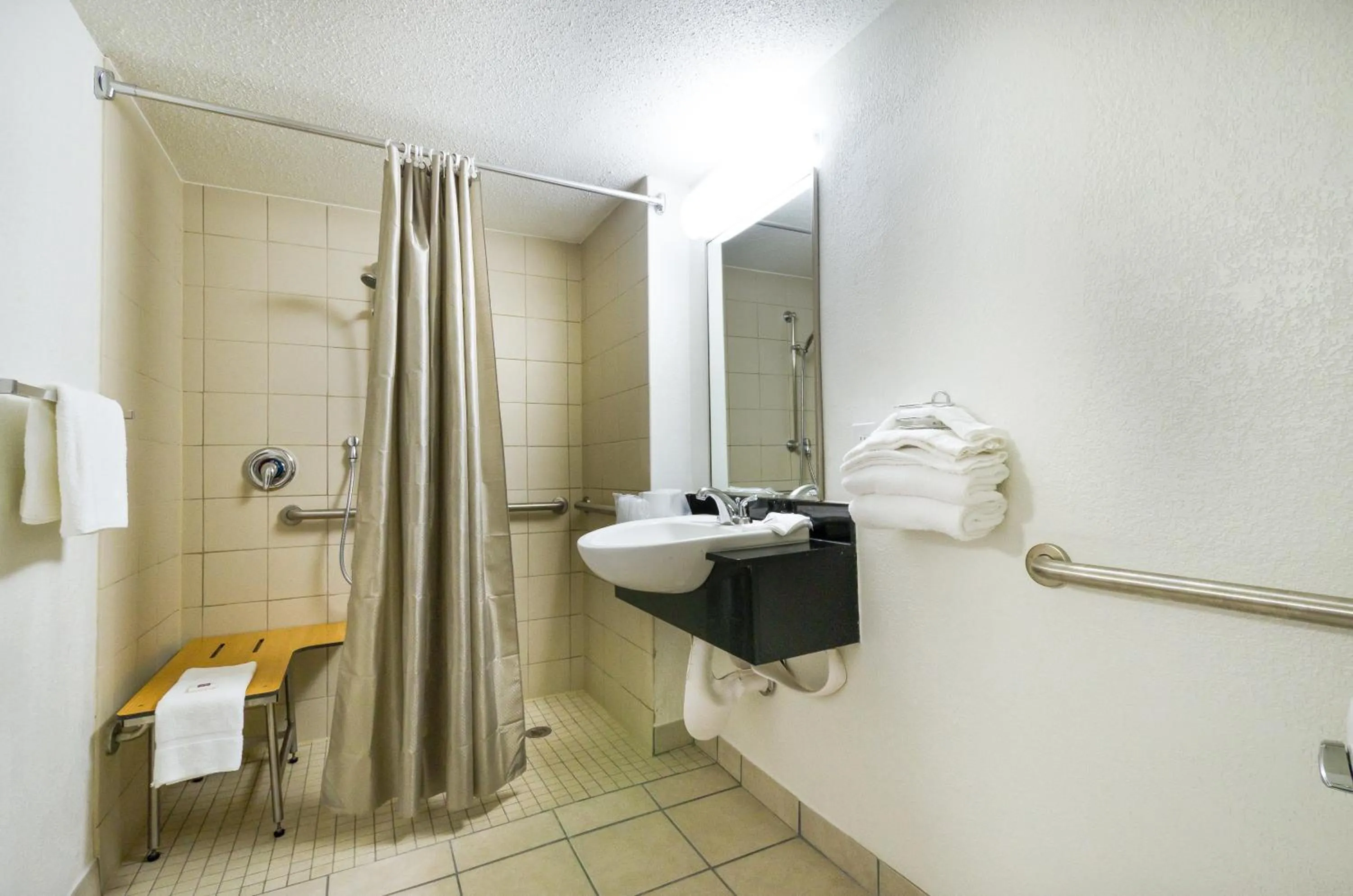 Bathroom in Motel 6-Springfield, DC - Washington Southwest