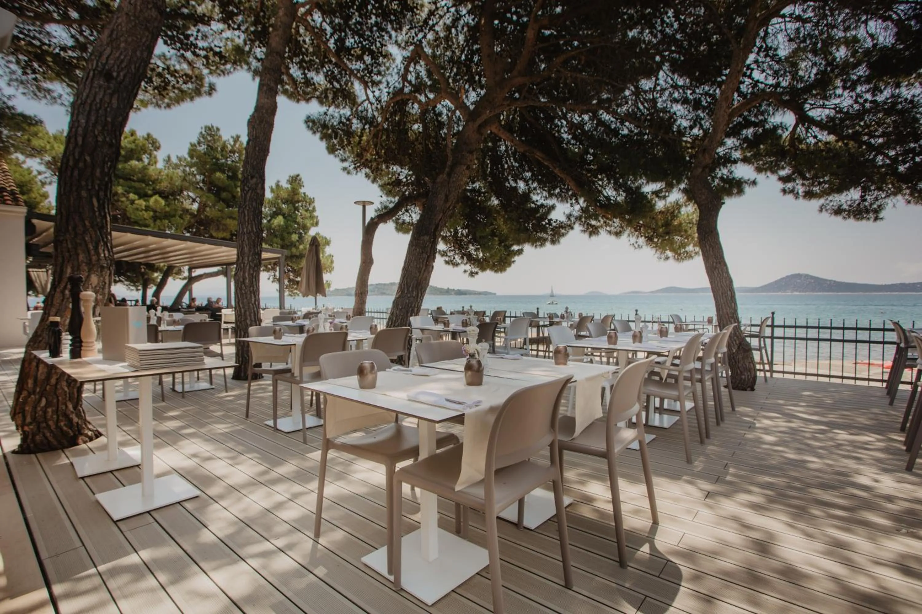 Restaurant/places to eat in Villas Arausana & Antonina