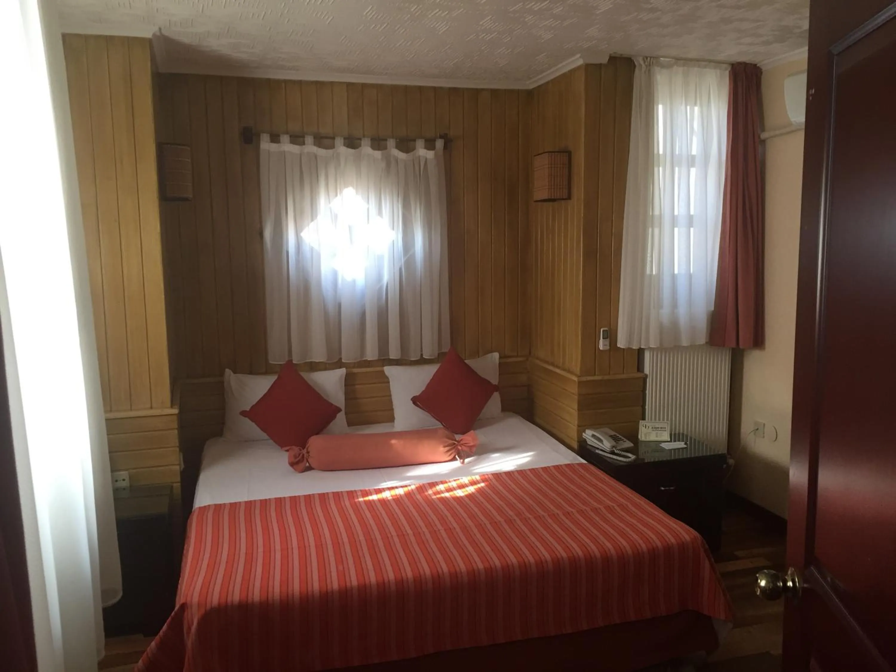 Bed in Ulasan Hotel Caravan Camping