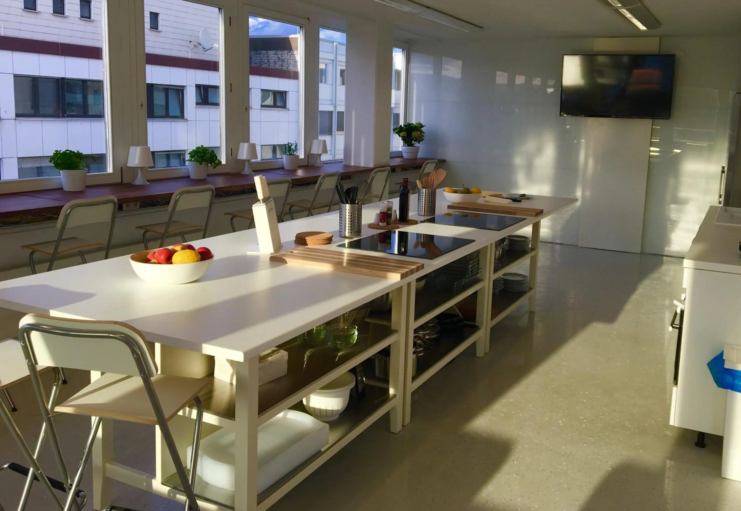 Kitchen or kitchenette in Business Hotel Wiesbaden PRIME