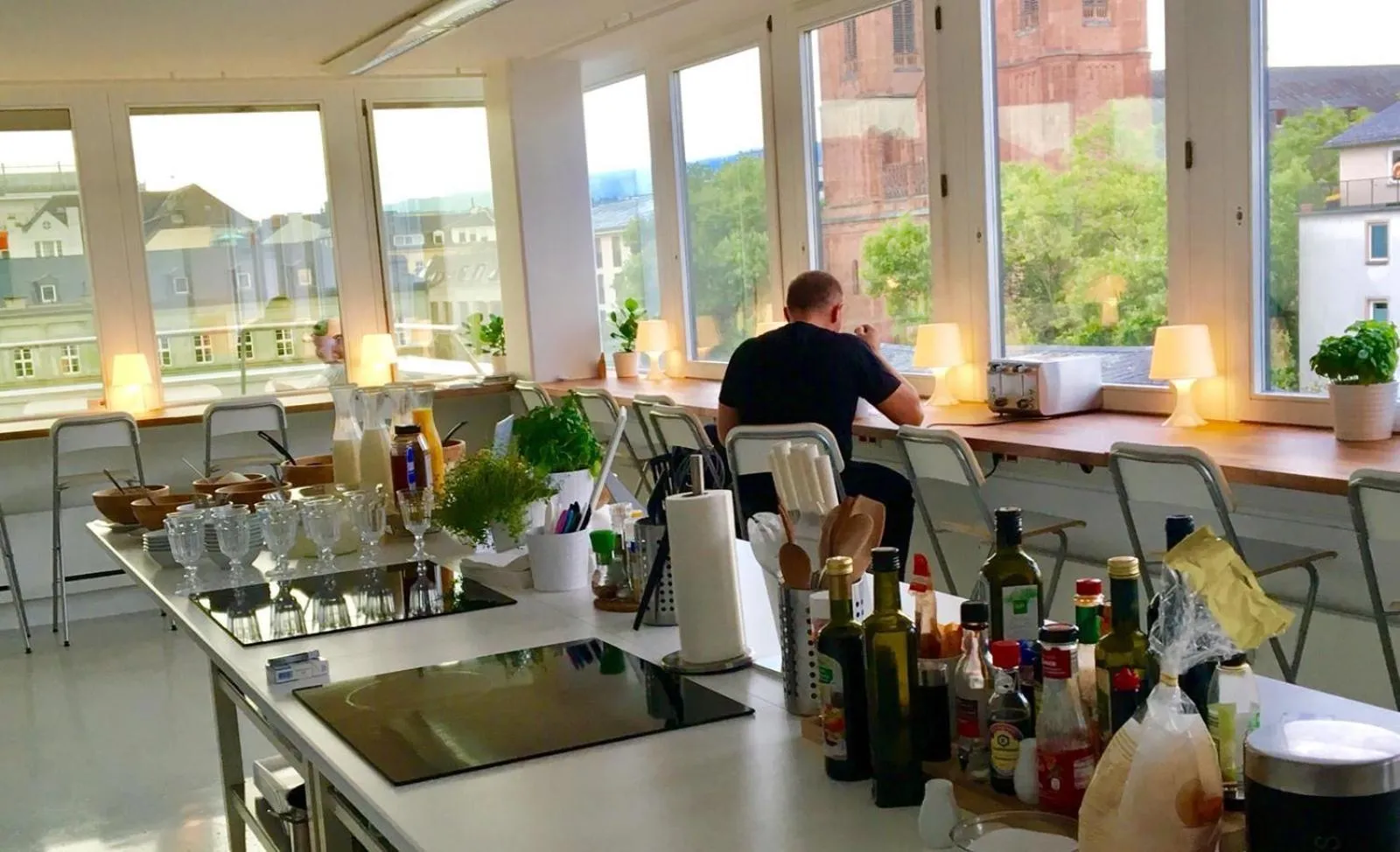 Kitchen or kitchenette in Business Hotel Wiesbaden PRIME