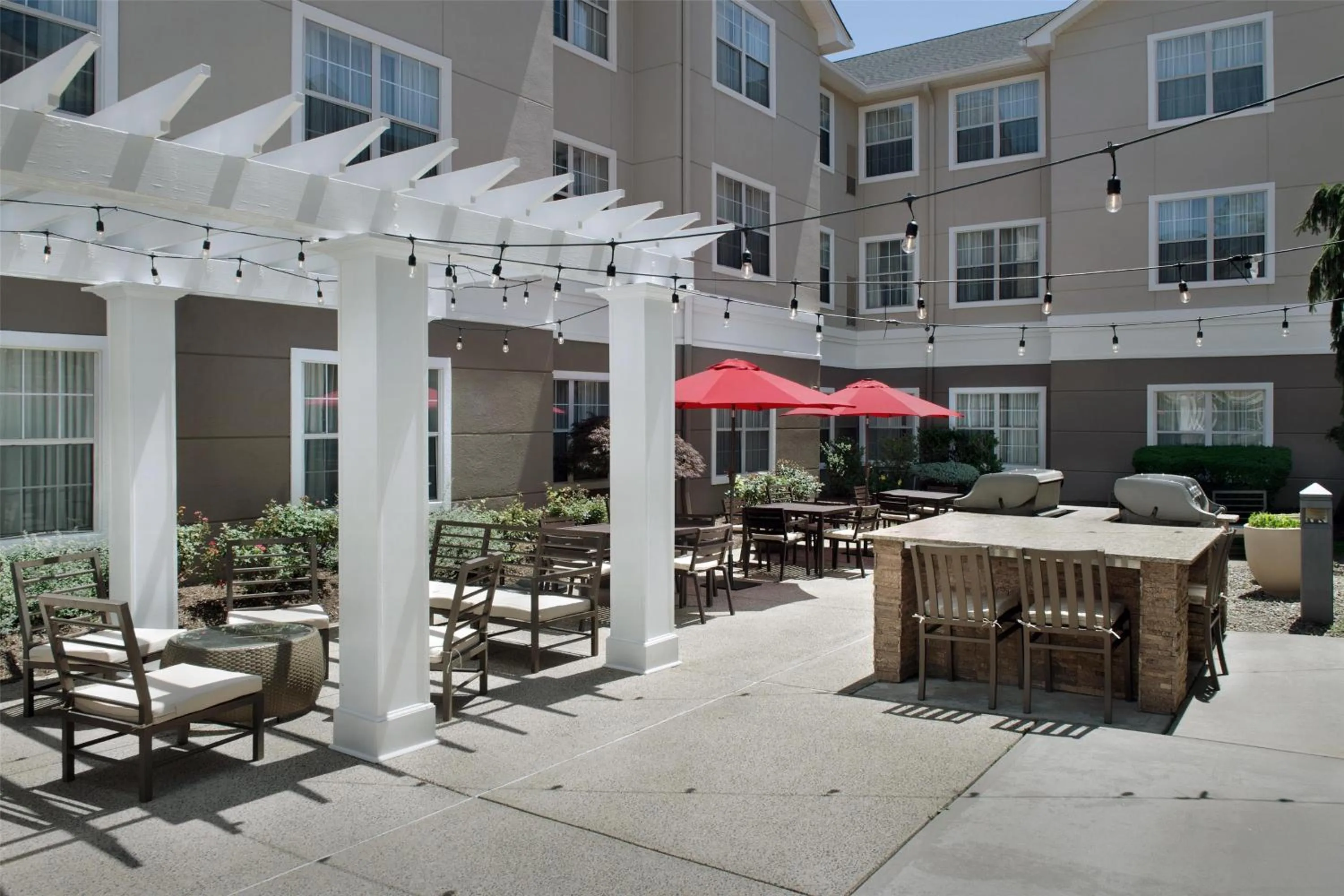 Patio in Homewood Suites by Hilton Newark-Cranford