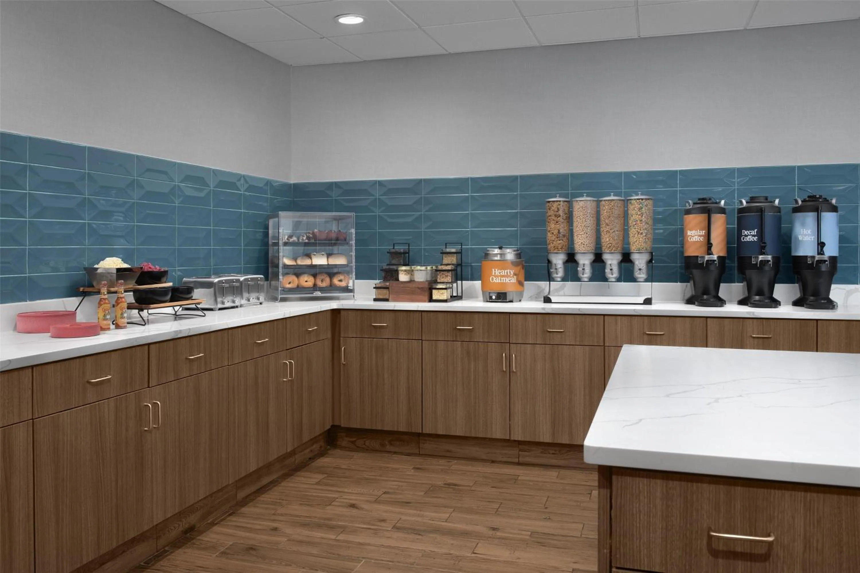 Breakfast in Homewood Suites by Hilton Newark-Cranford