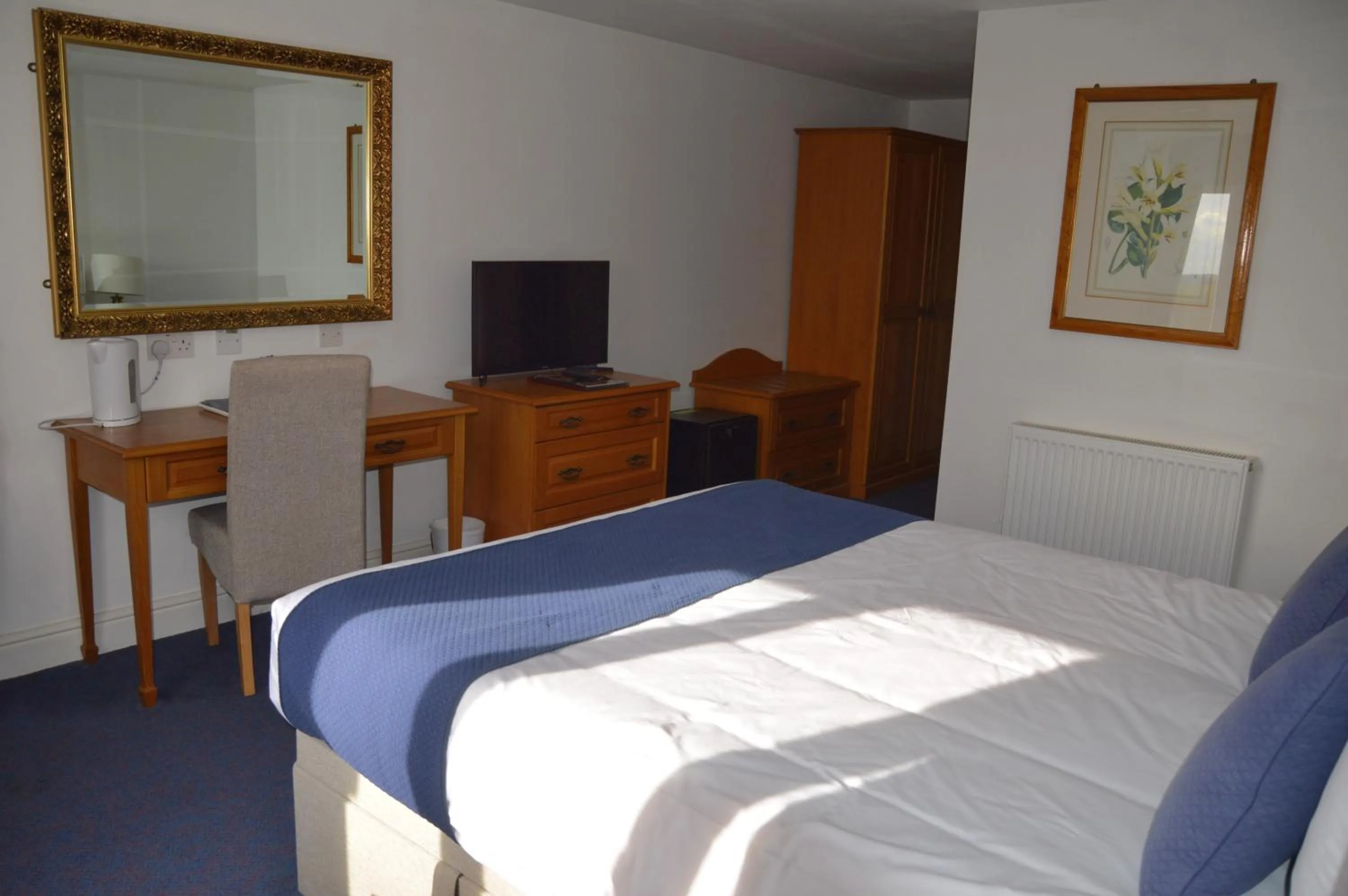 Bedroom, Bed in The Old Ram Coaching Inn