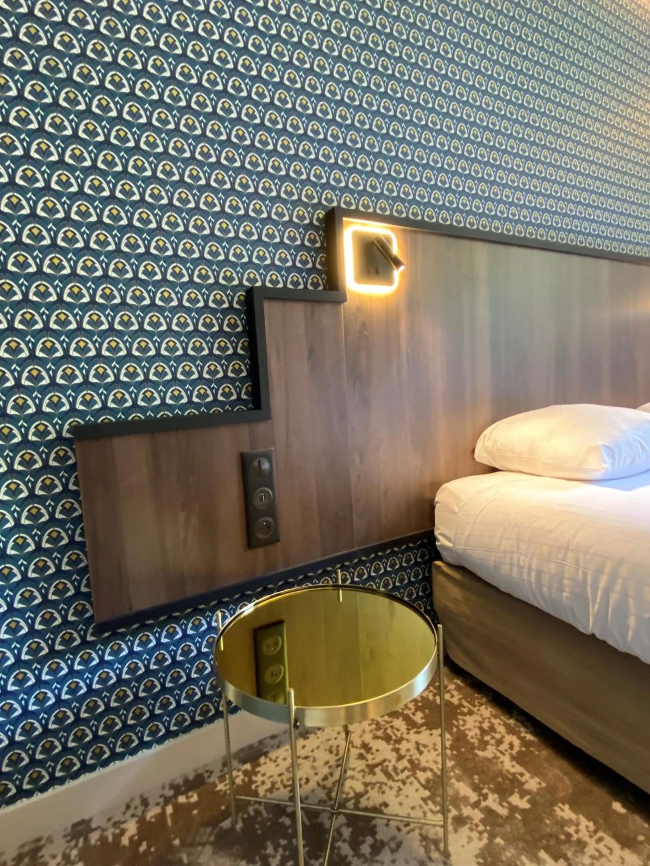 Bedroom, Bed in Hôtel Lancelot & Spa - Domaine du Roi Arthur