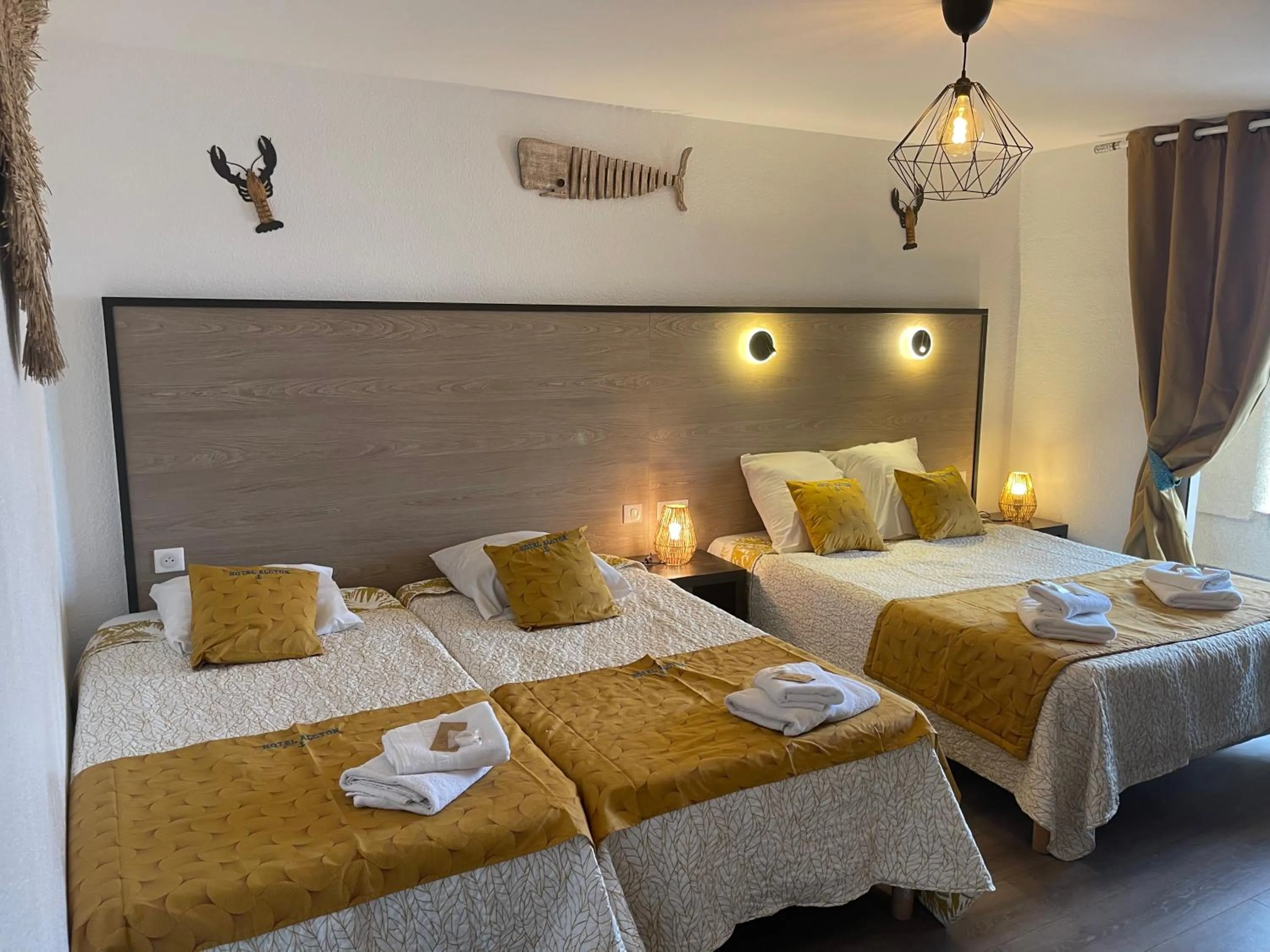 Bed in Hotel Alcyon