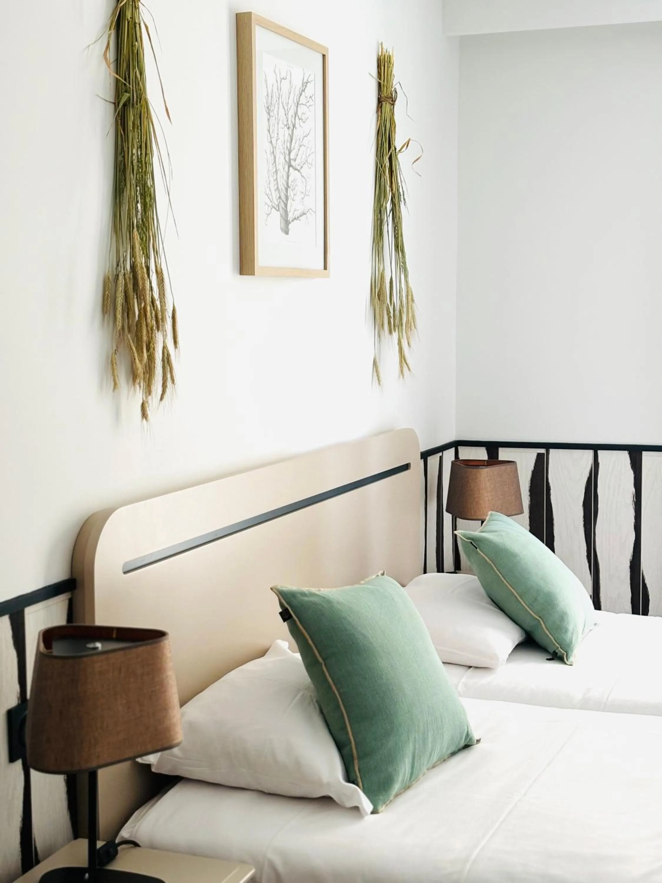 Restaurant/places to eat, Bed in Hôtel De La Marine