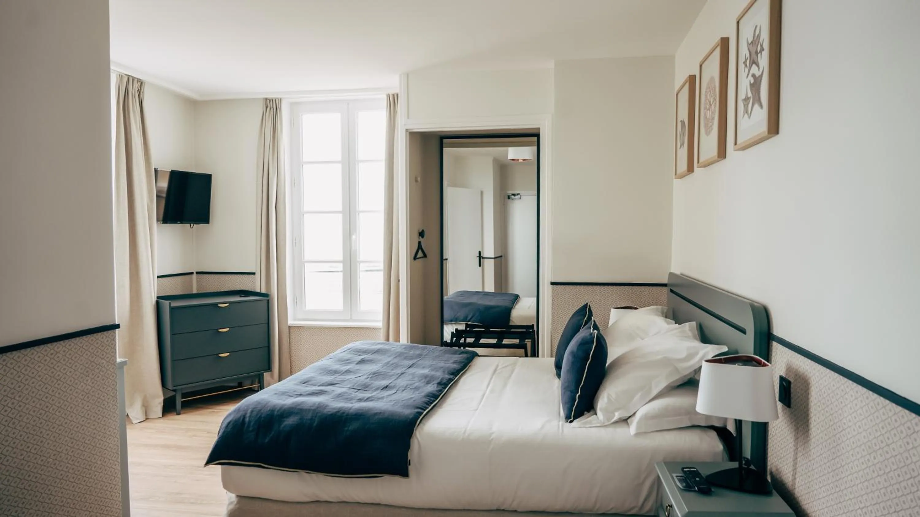 Bed in Hôtel De La Marine