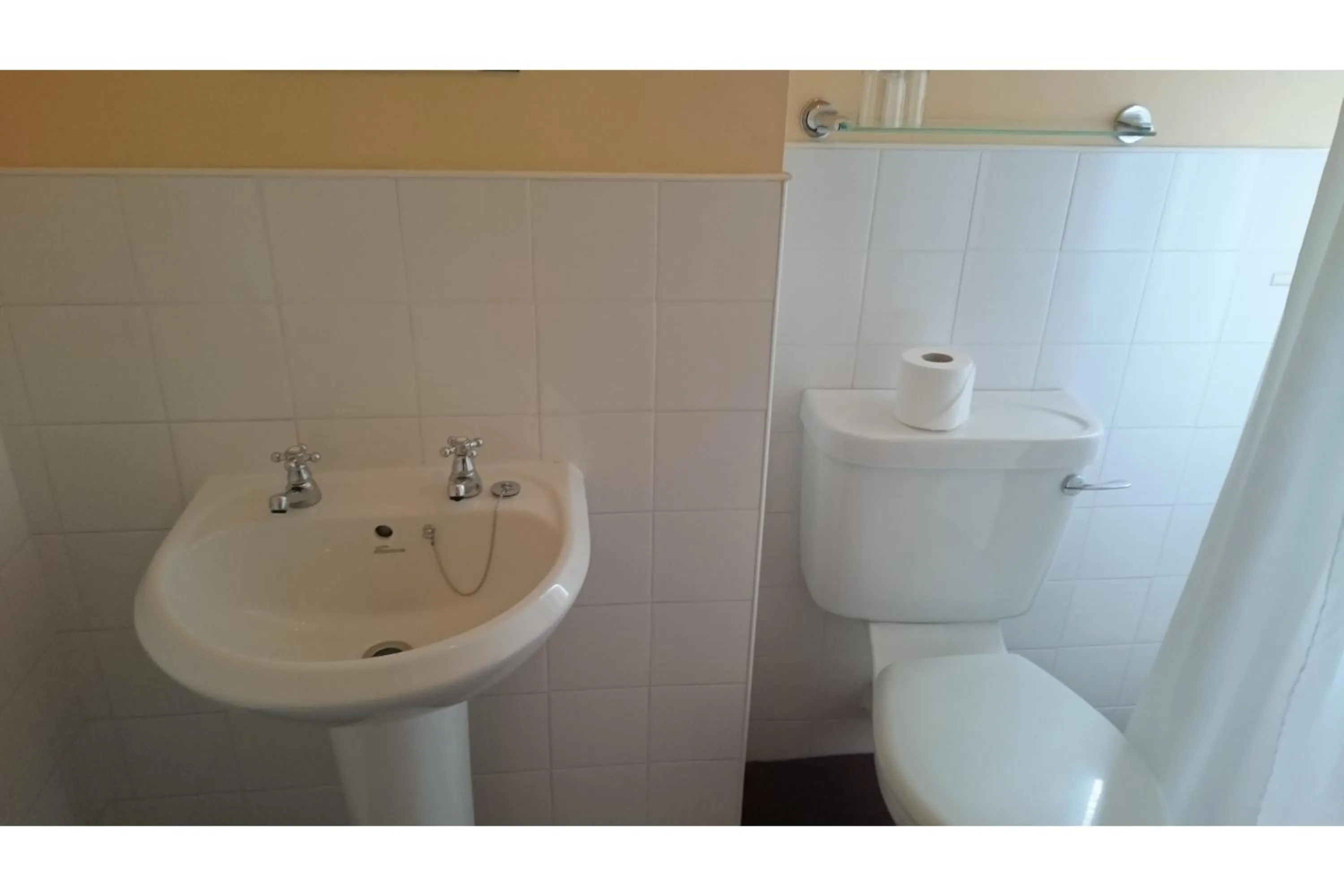 Bathroom in The Belgrave Hotel Tenby