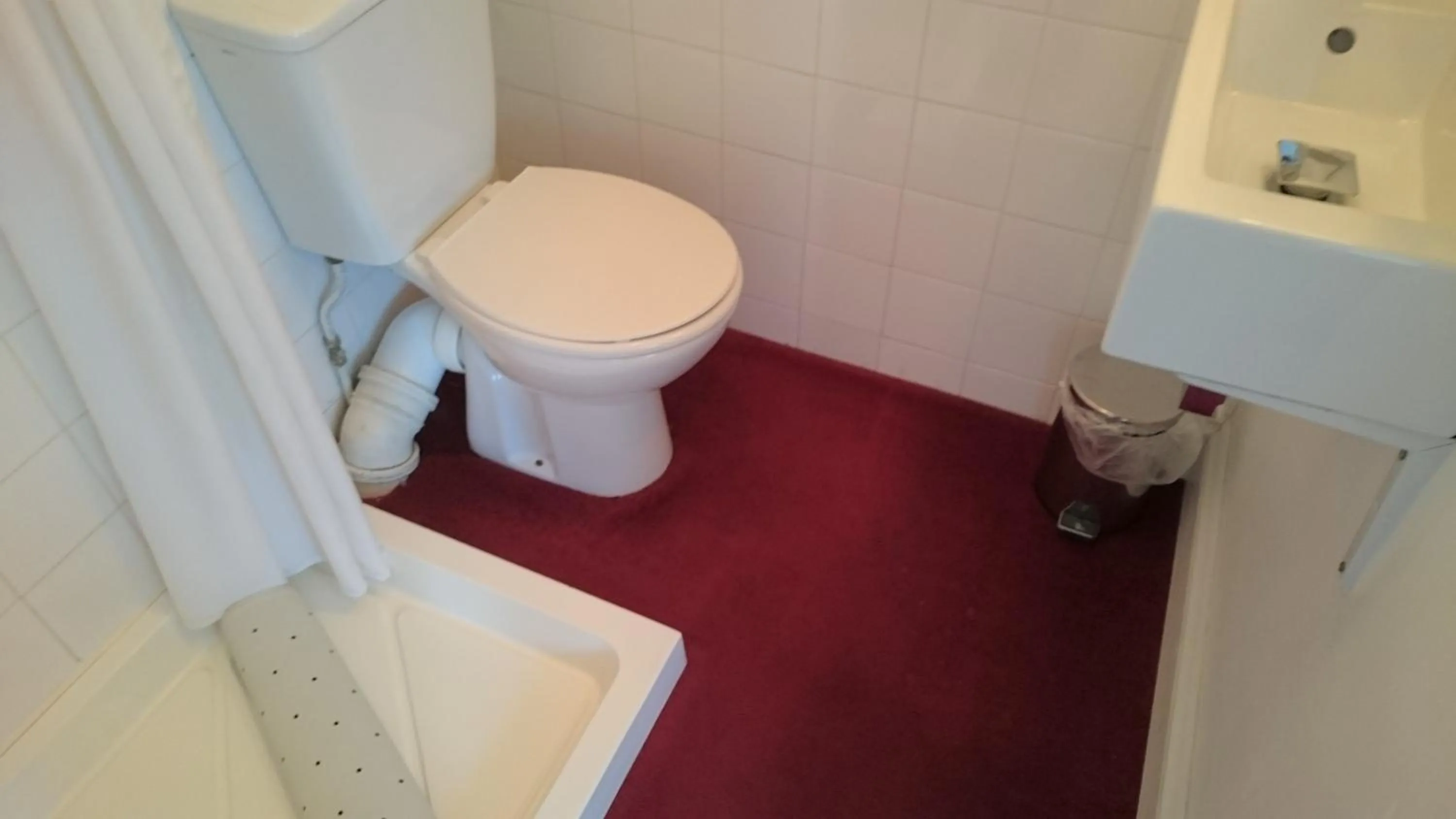 Bathroom in The Belgrave Hotel Tenby