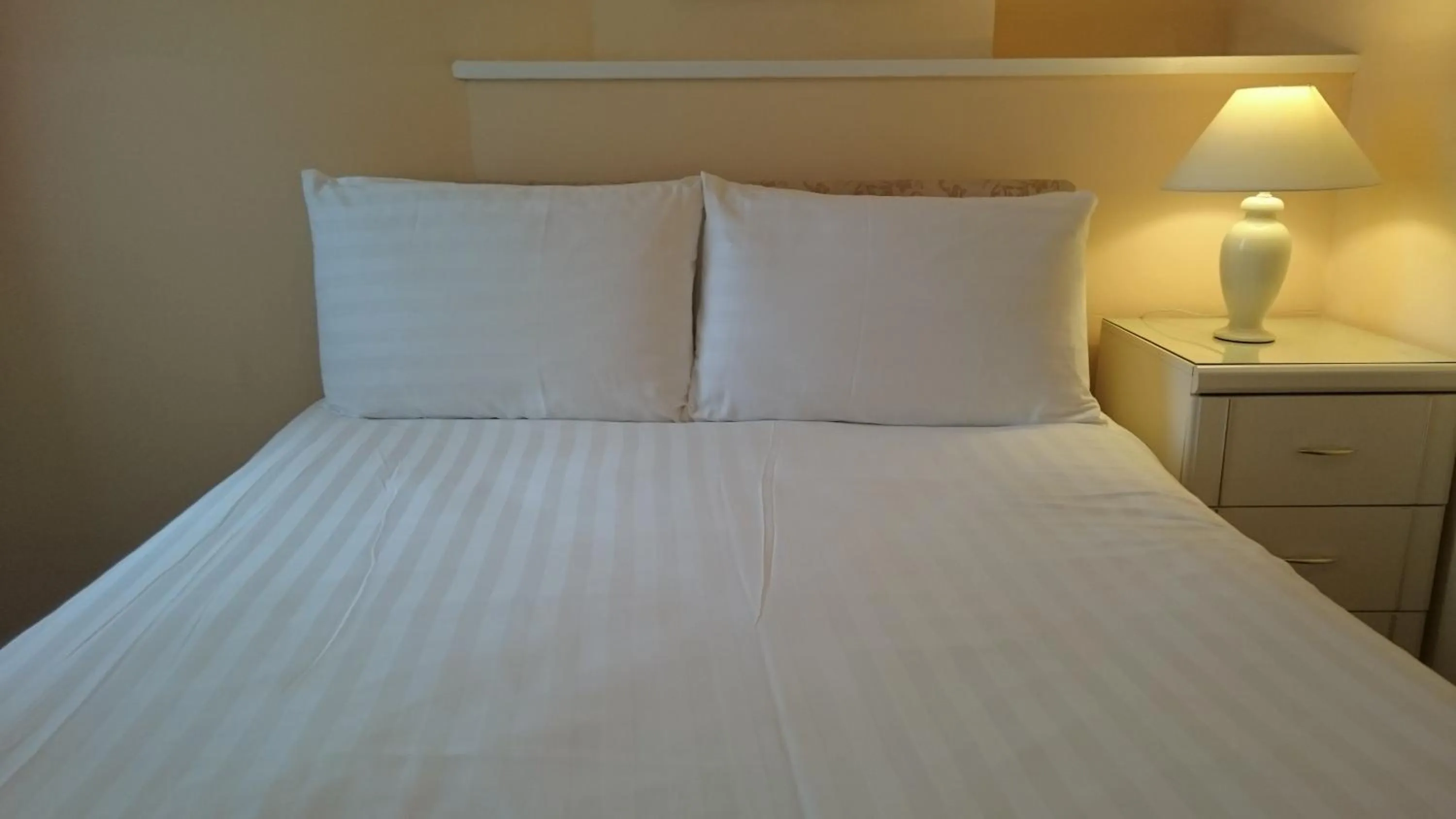 Bedroom, Bed in The Belgrave Hotel Tenby