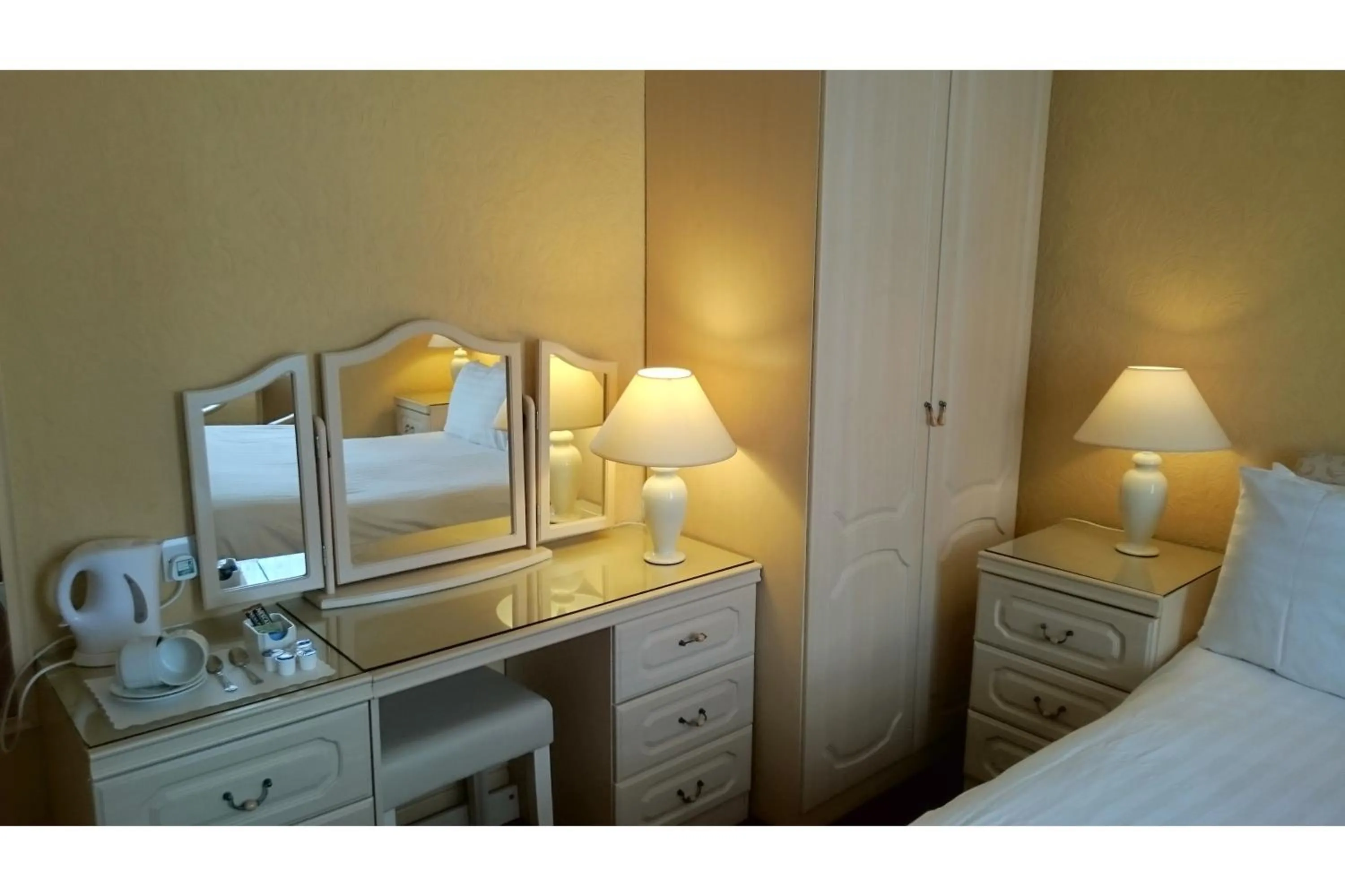 Bedroom, Bed in The Belgrave Hotel Tenby