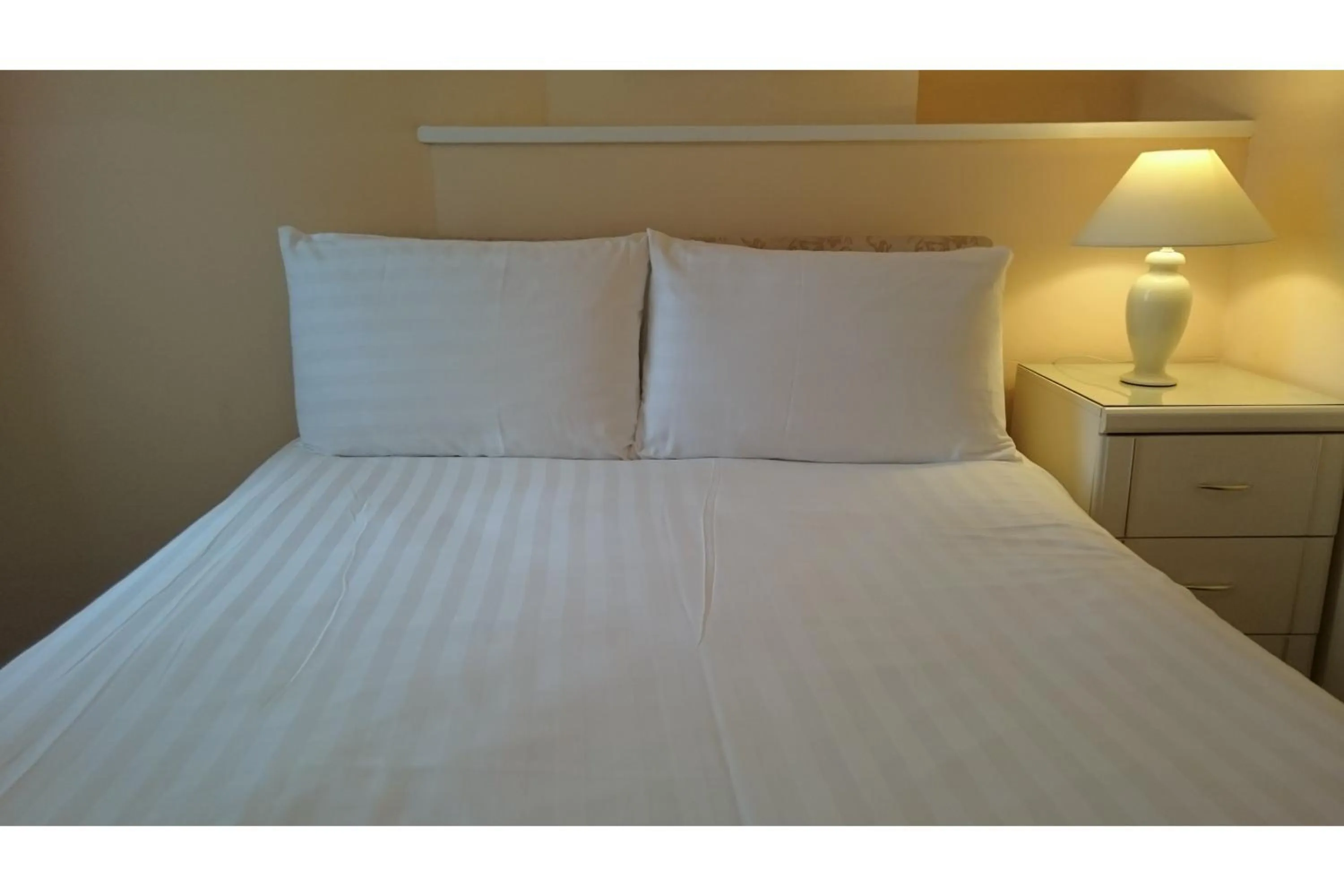 Bedroom, Bed in The Belgrave Hotel Tenby