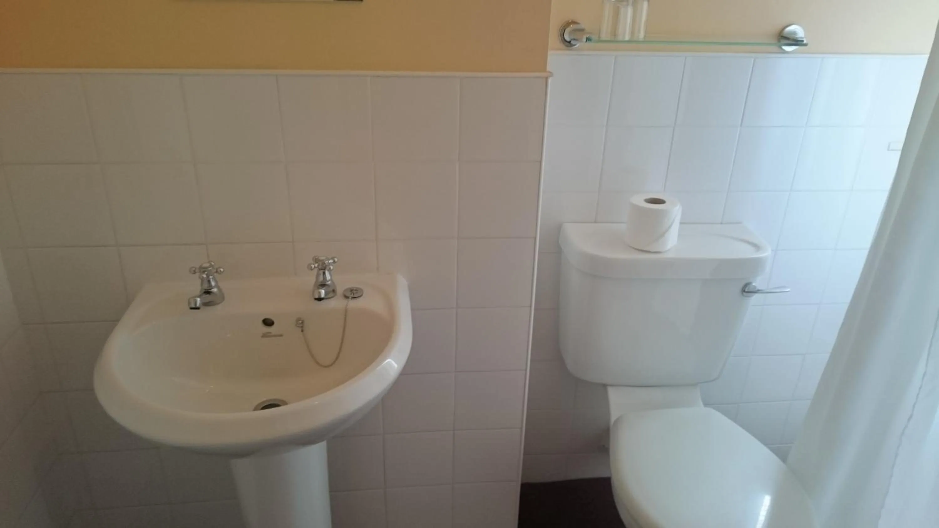 Bathroom in The Belgrave Hotel Tenby