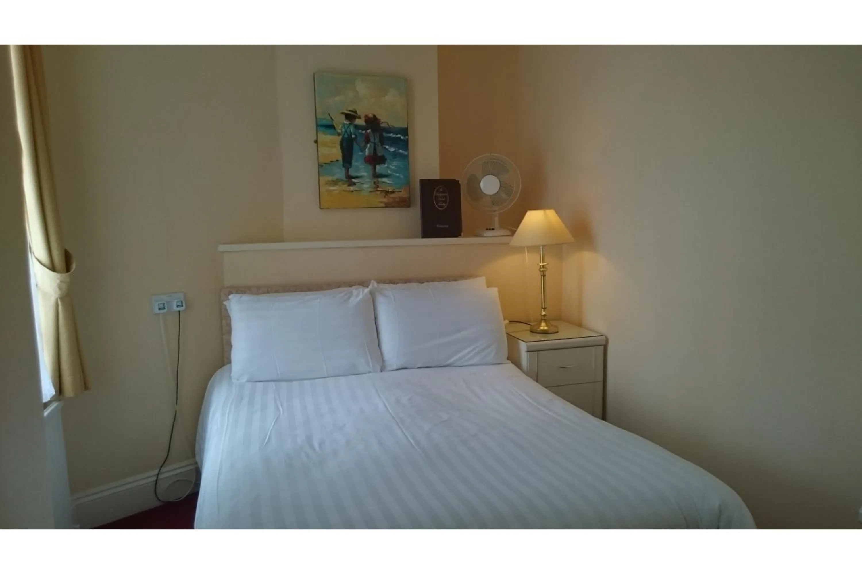 Bedroom, Bed in The Belgrave Hotel Tenby