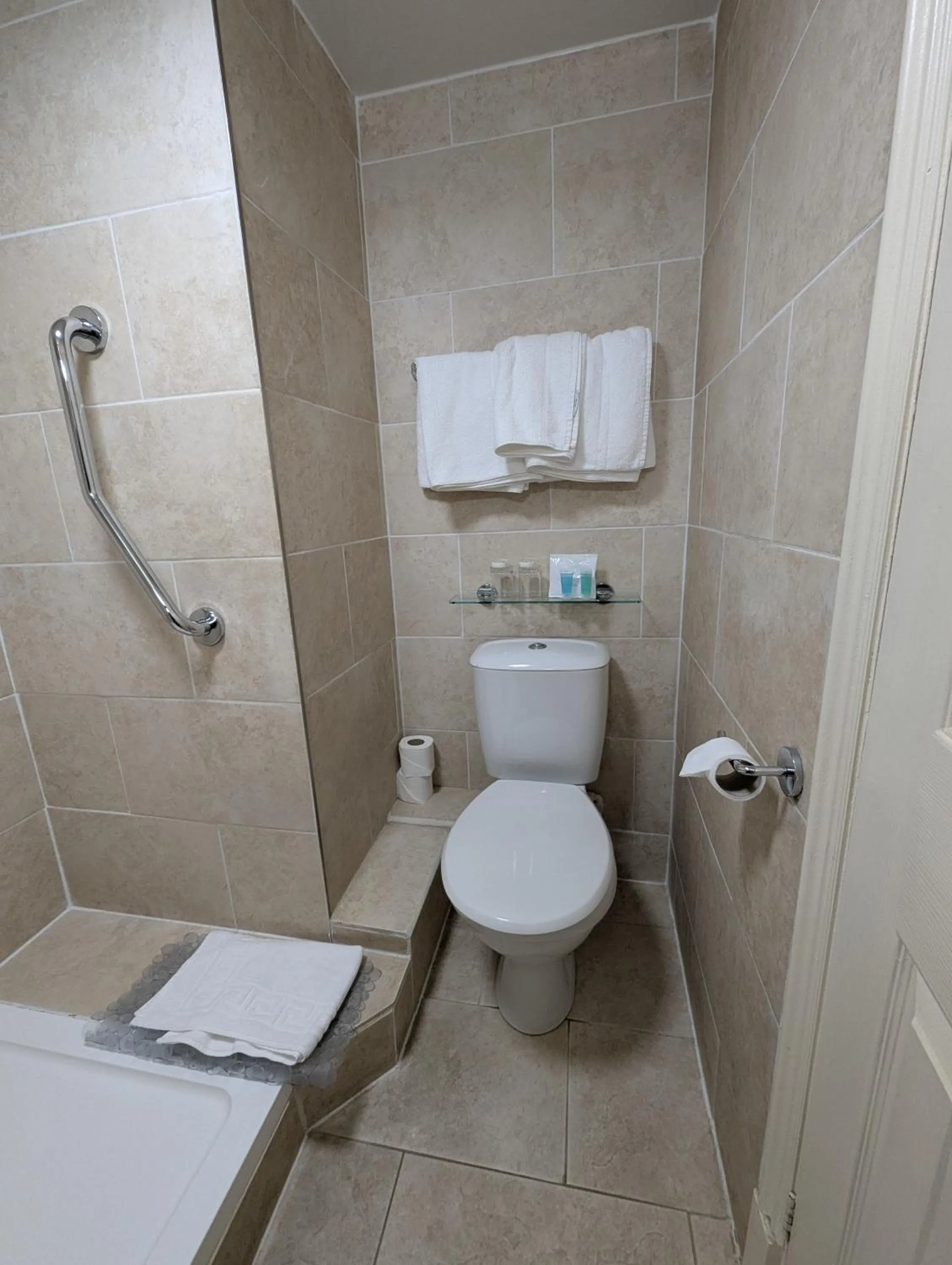 Bathroom in The Belgrave Hotel Tenby