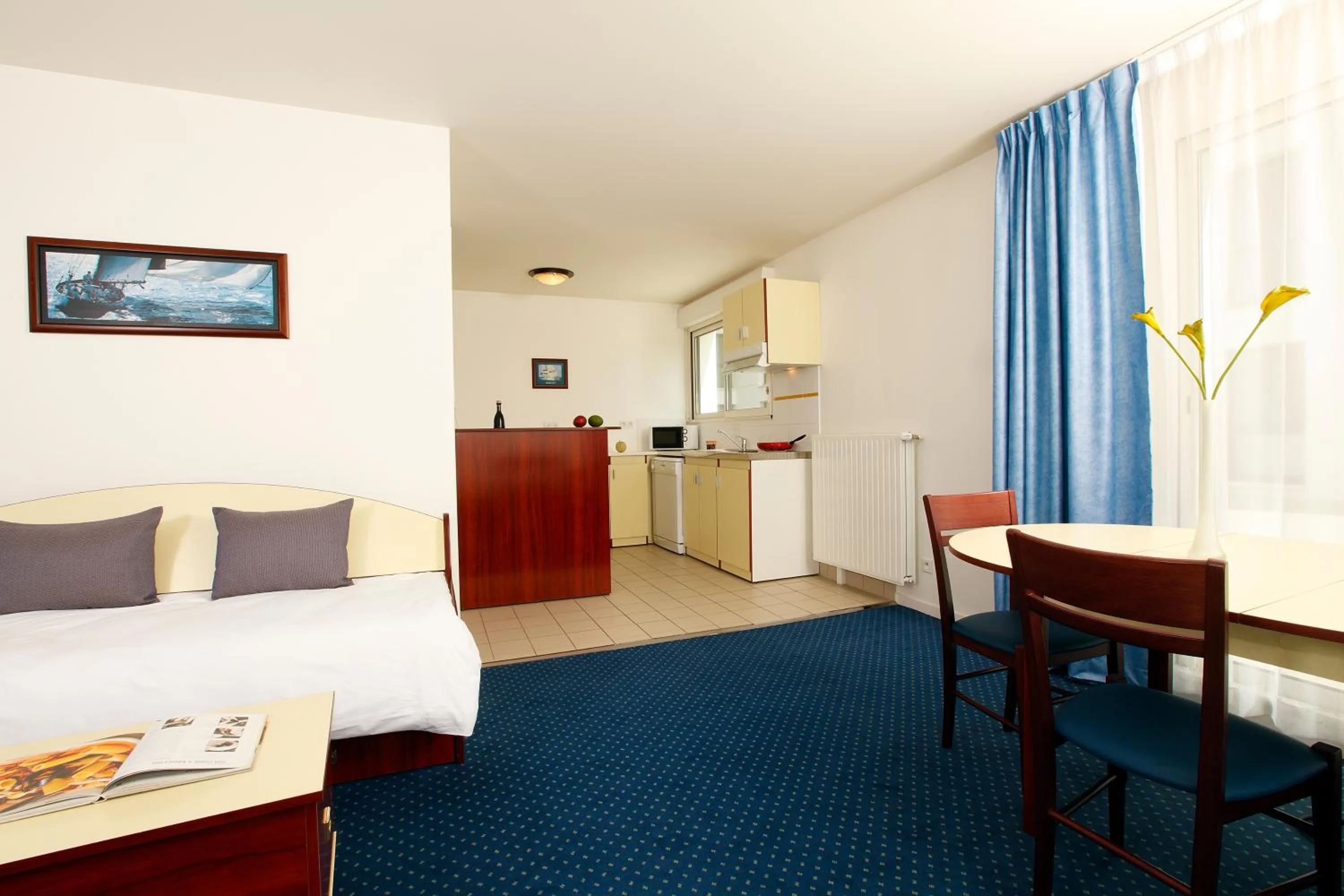 Kitchen or kitchenette in Appart'City Classic Rennes Beauregard