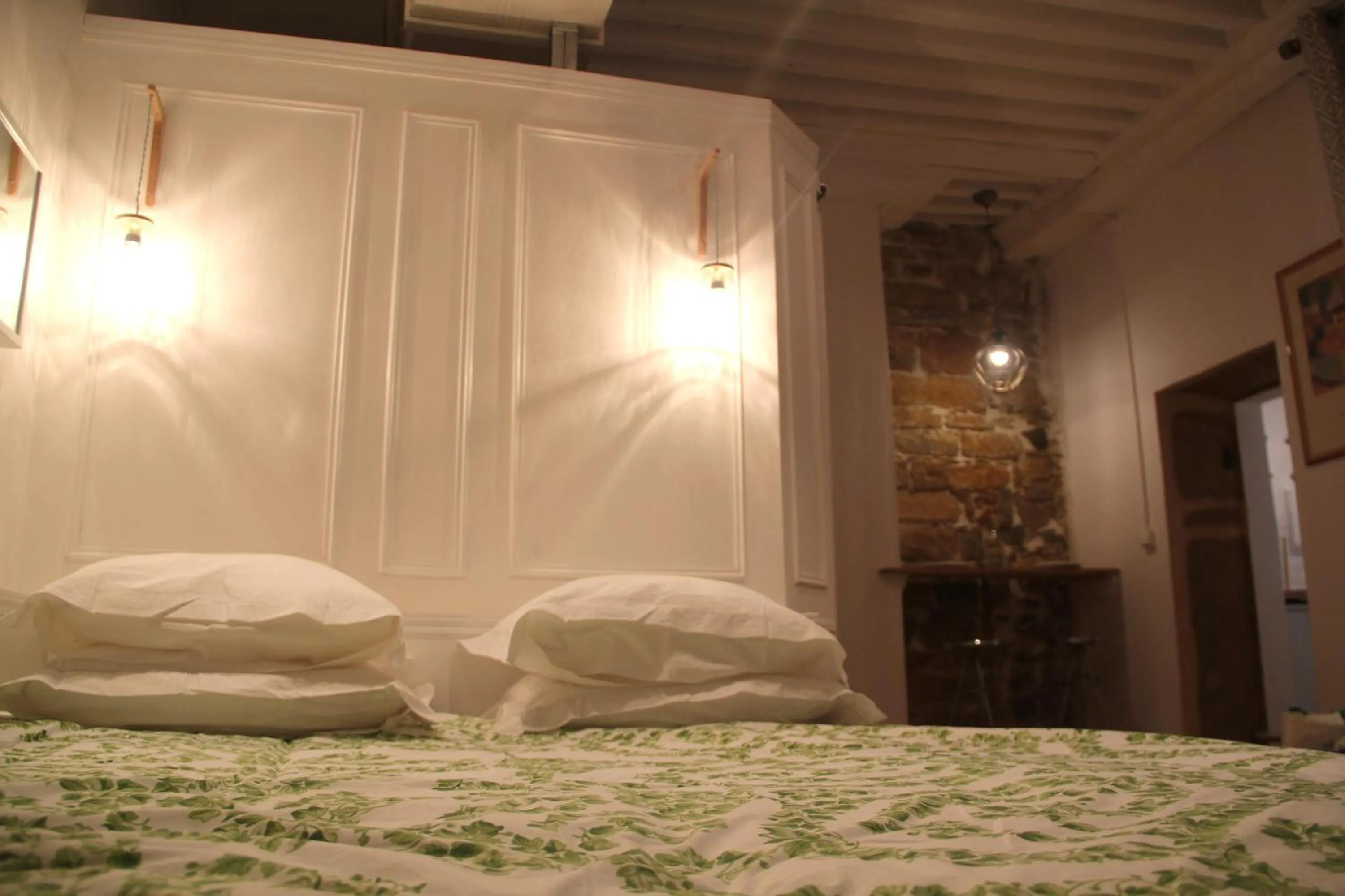 Property building, Bed in La Suite Presqu'Ile