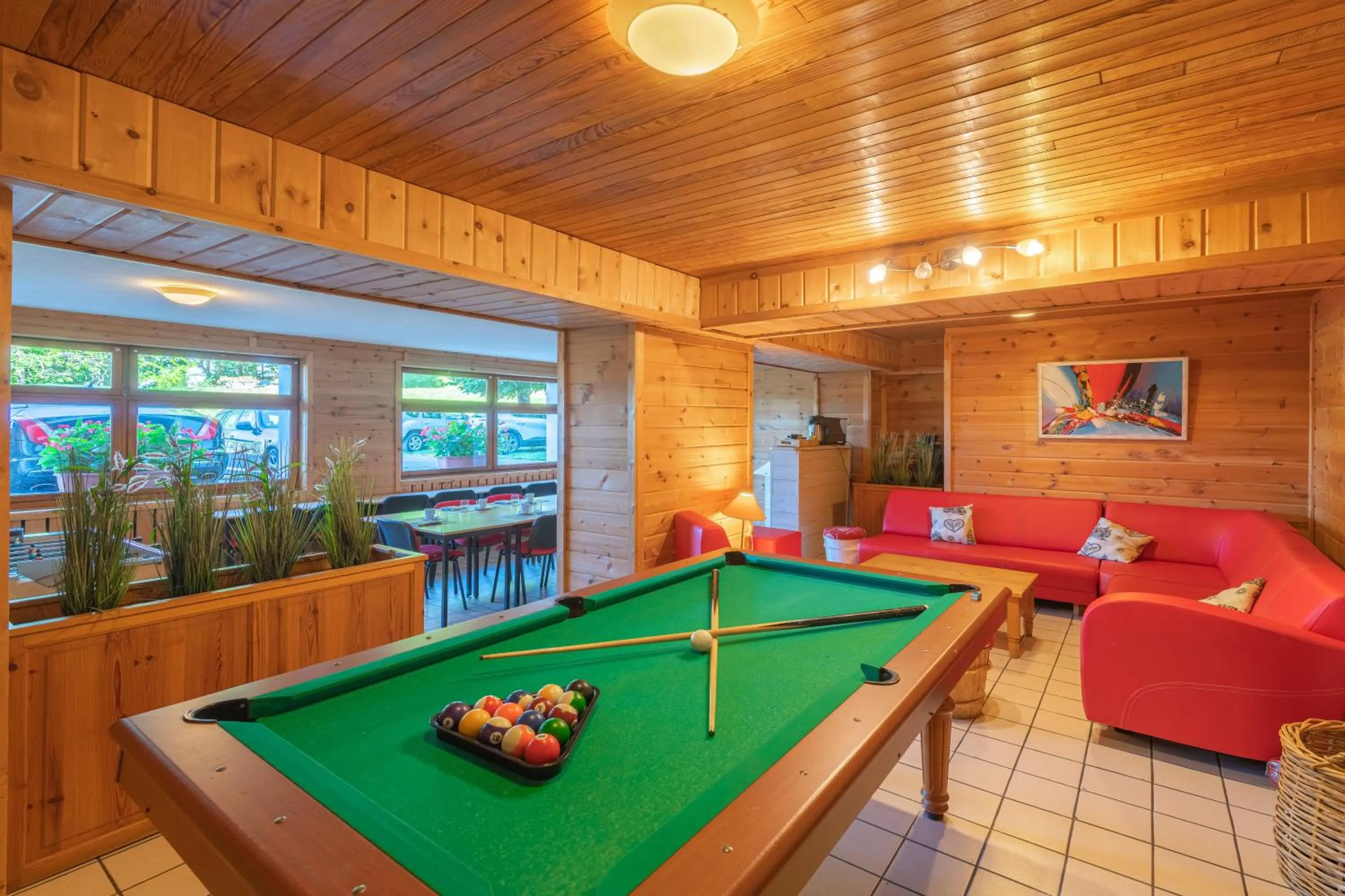 Billiard in Hotel Le Bois Joli