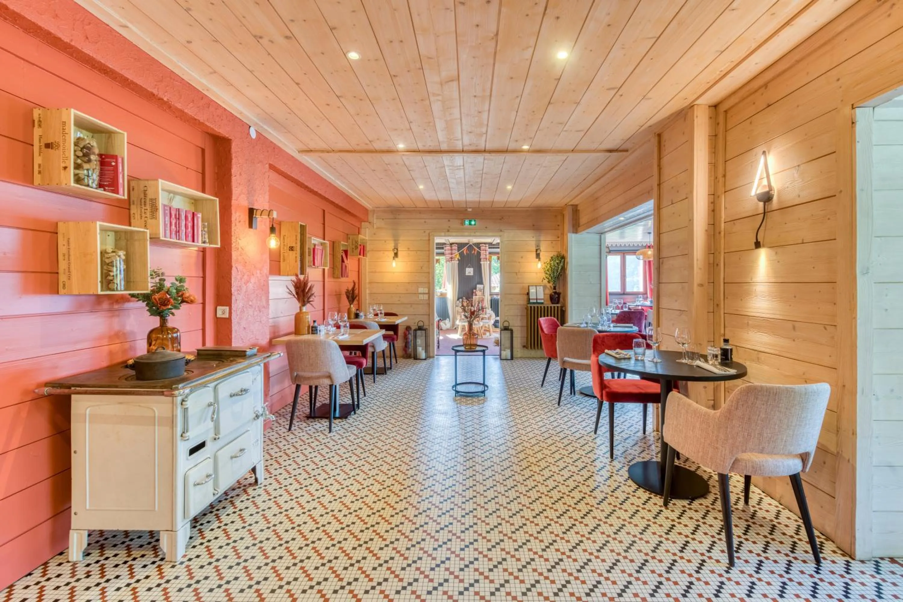 Restaurant/places to eat in Hotel Le Bois Joli