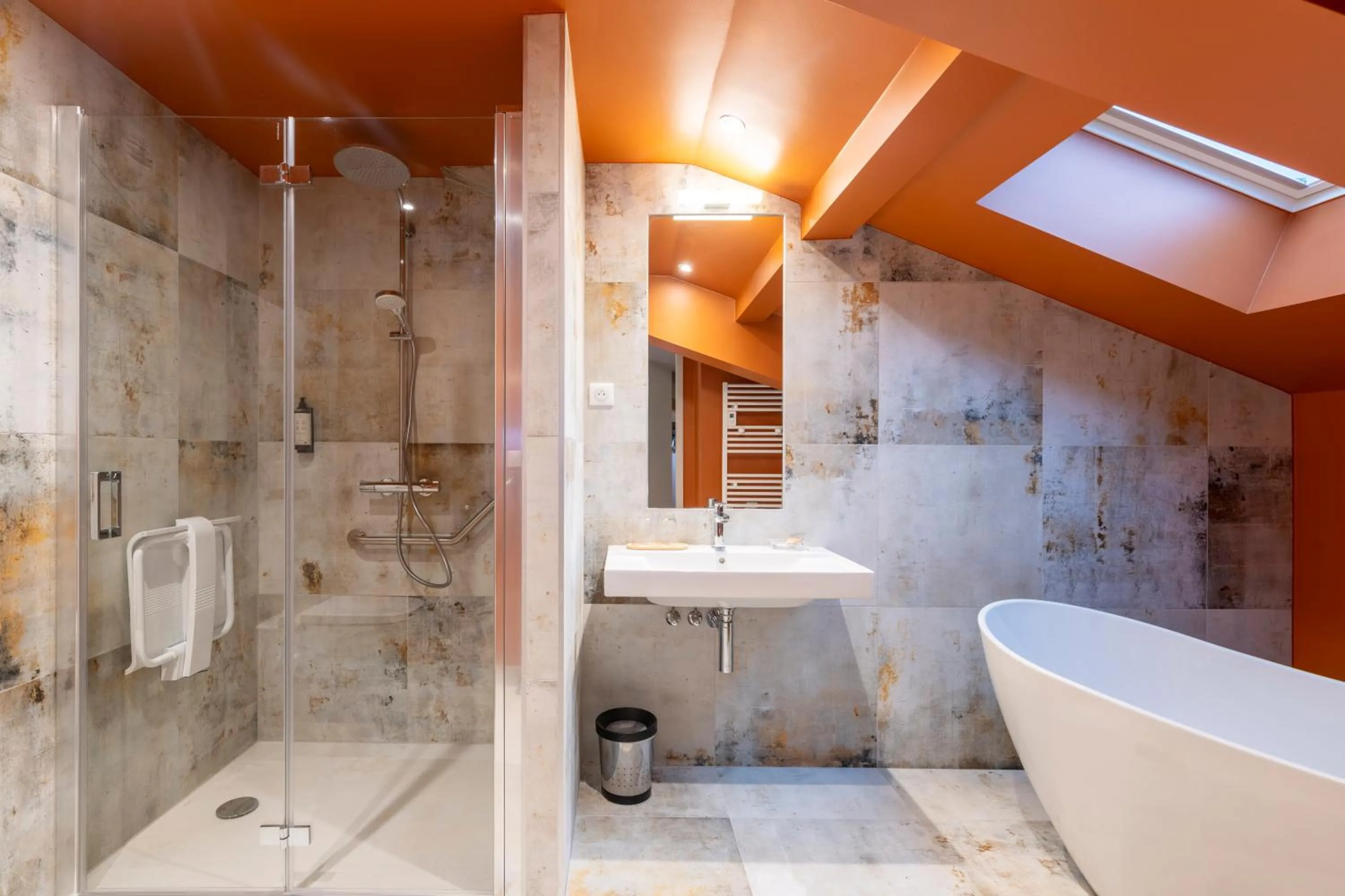 Shower in Hotel Le Bois Joli