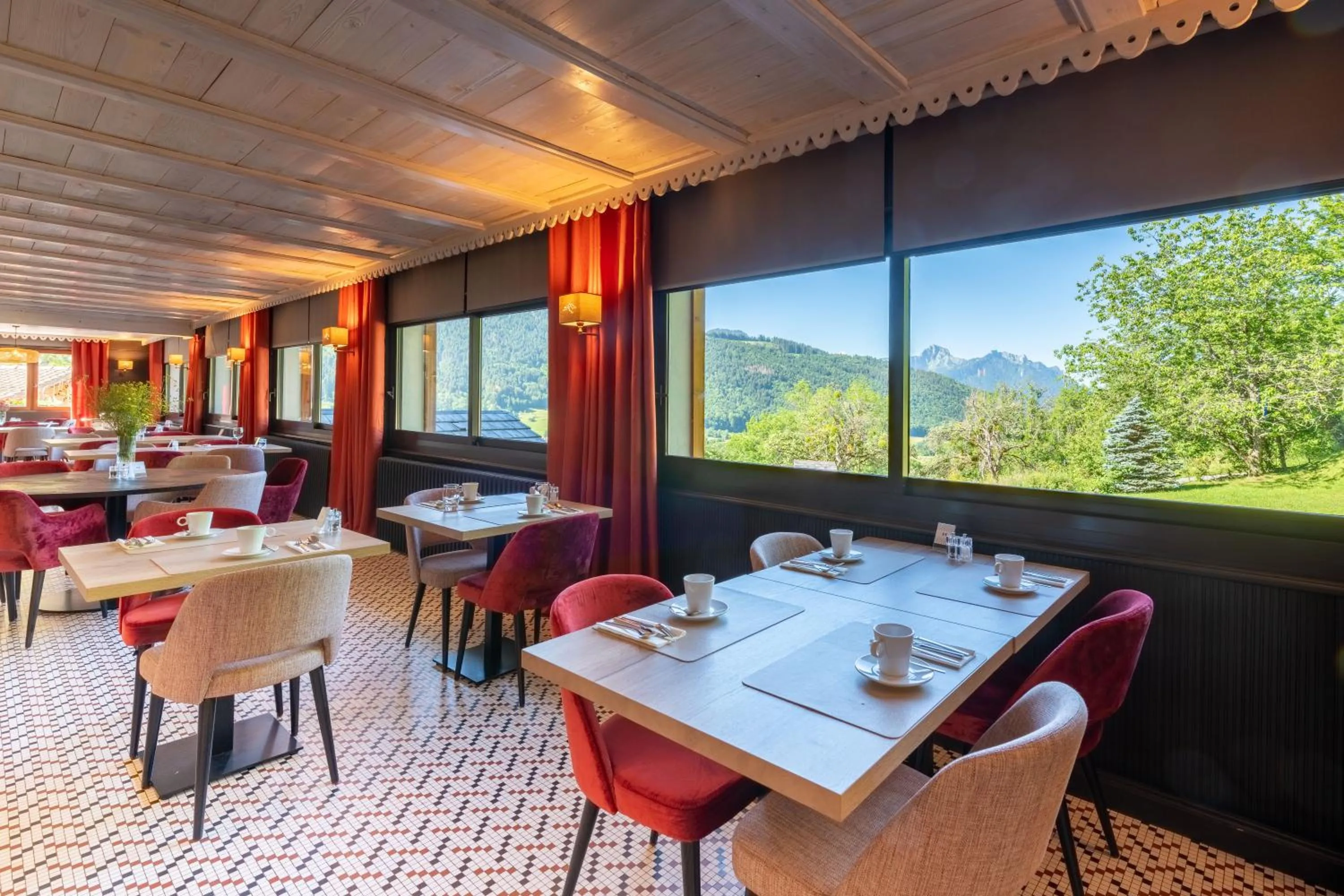 Restaurant/places to eat in Hotel Le Bois Joli