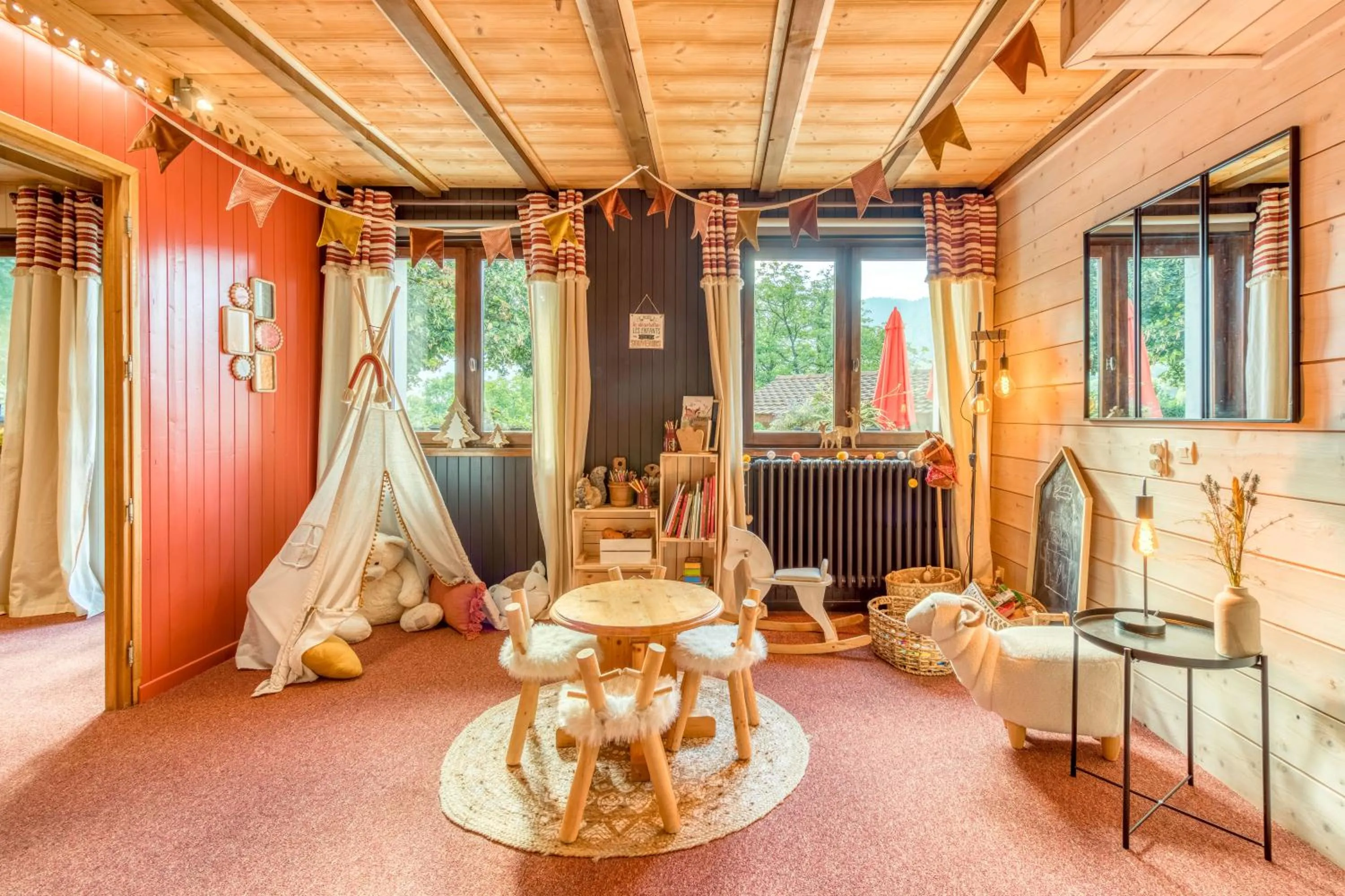 Game Room in Hotel Le Bois Joli