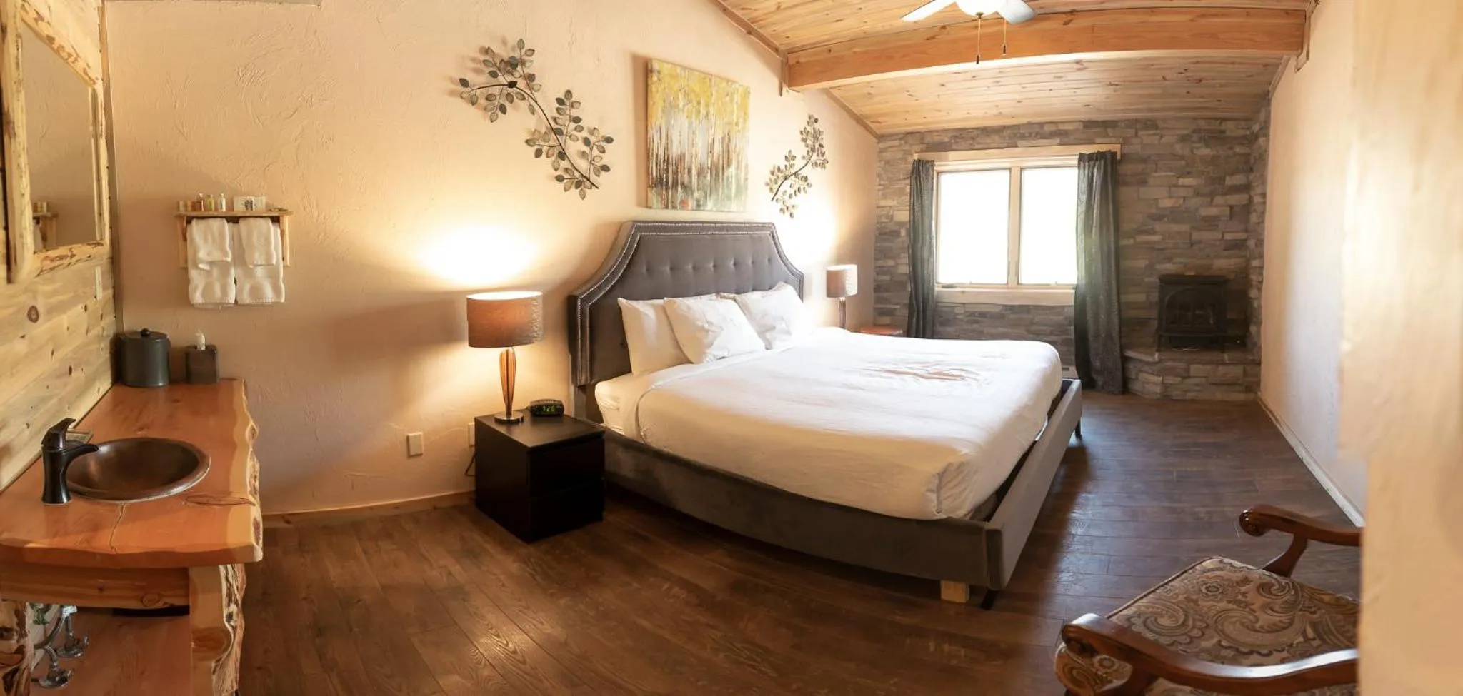 Bed in Arrowhead Mountain Lodge