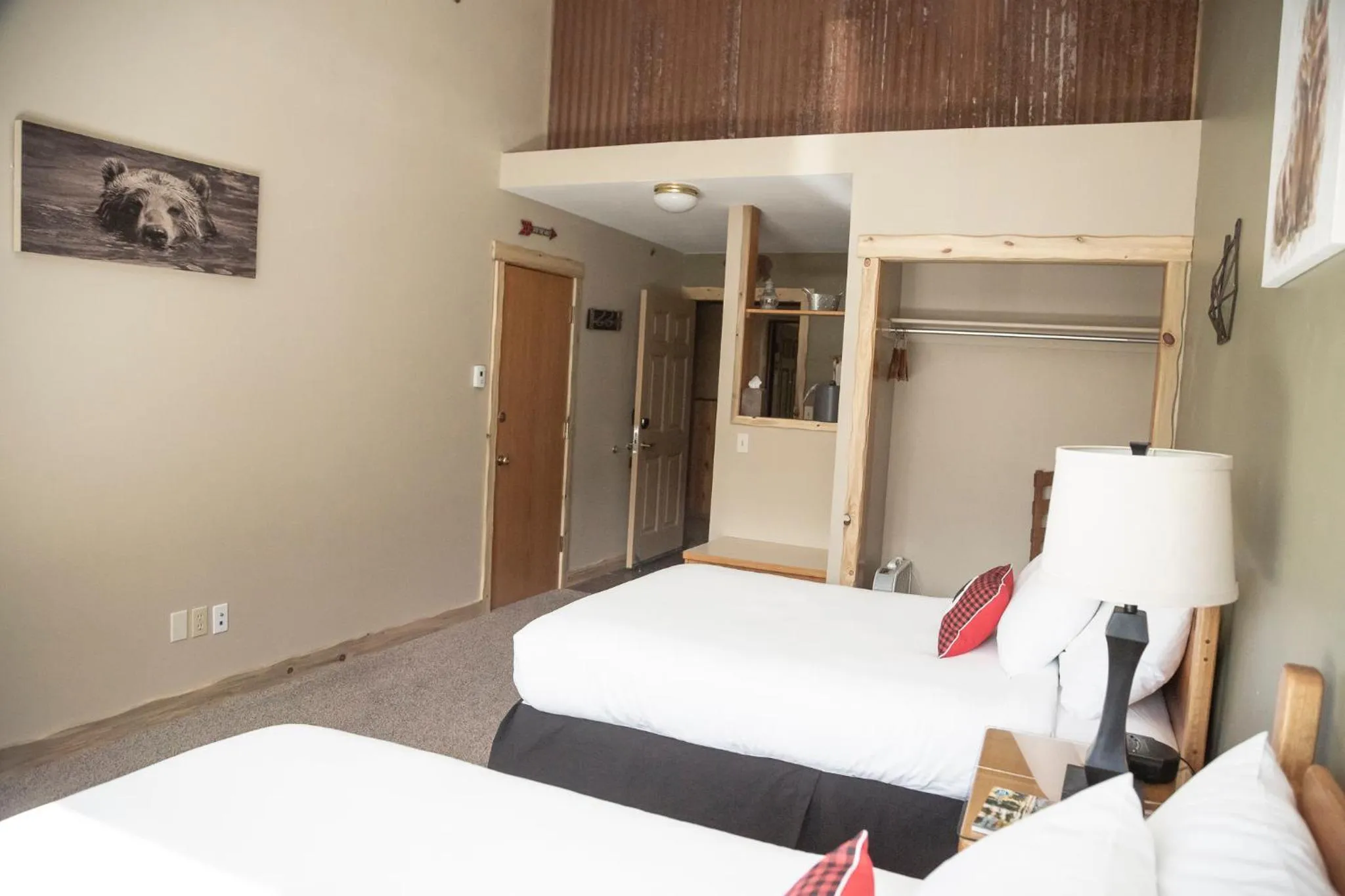 Bed in Arrowhead Mountain Lodge