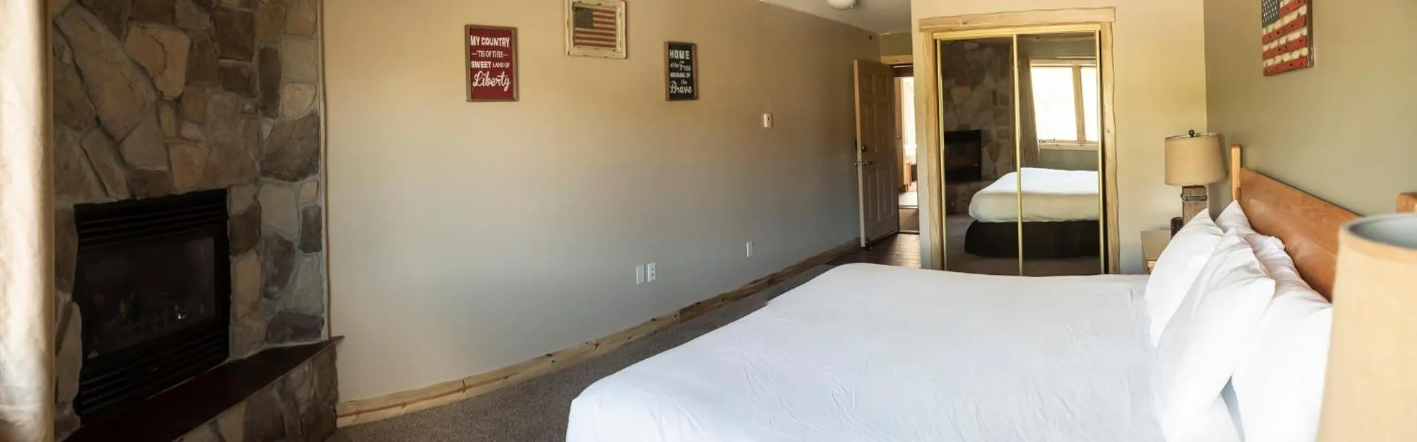 Bed in Arrowhead Mountain Lodge