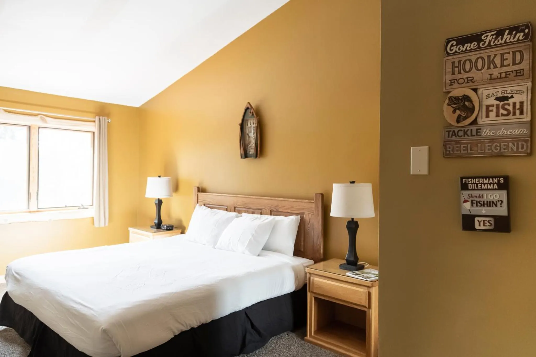 Bed in Arrowhead Mountain Lodge