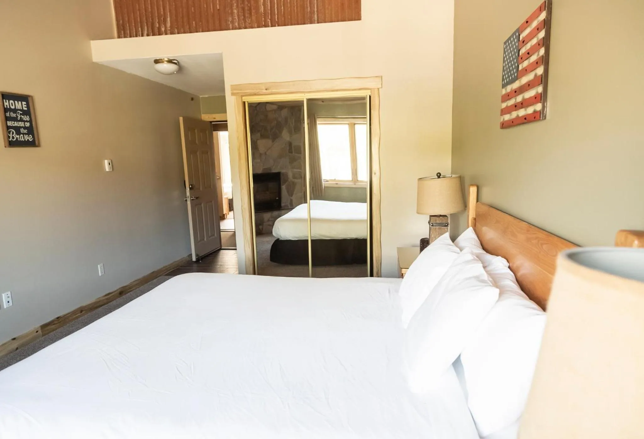 Bed in Arrowhead Mountain Lodge