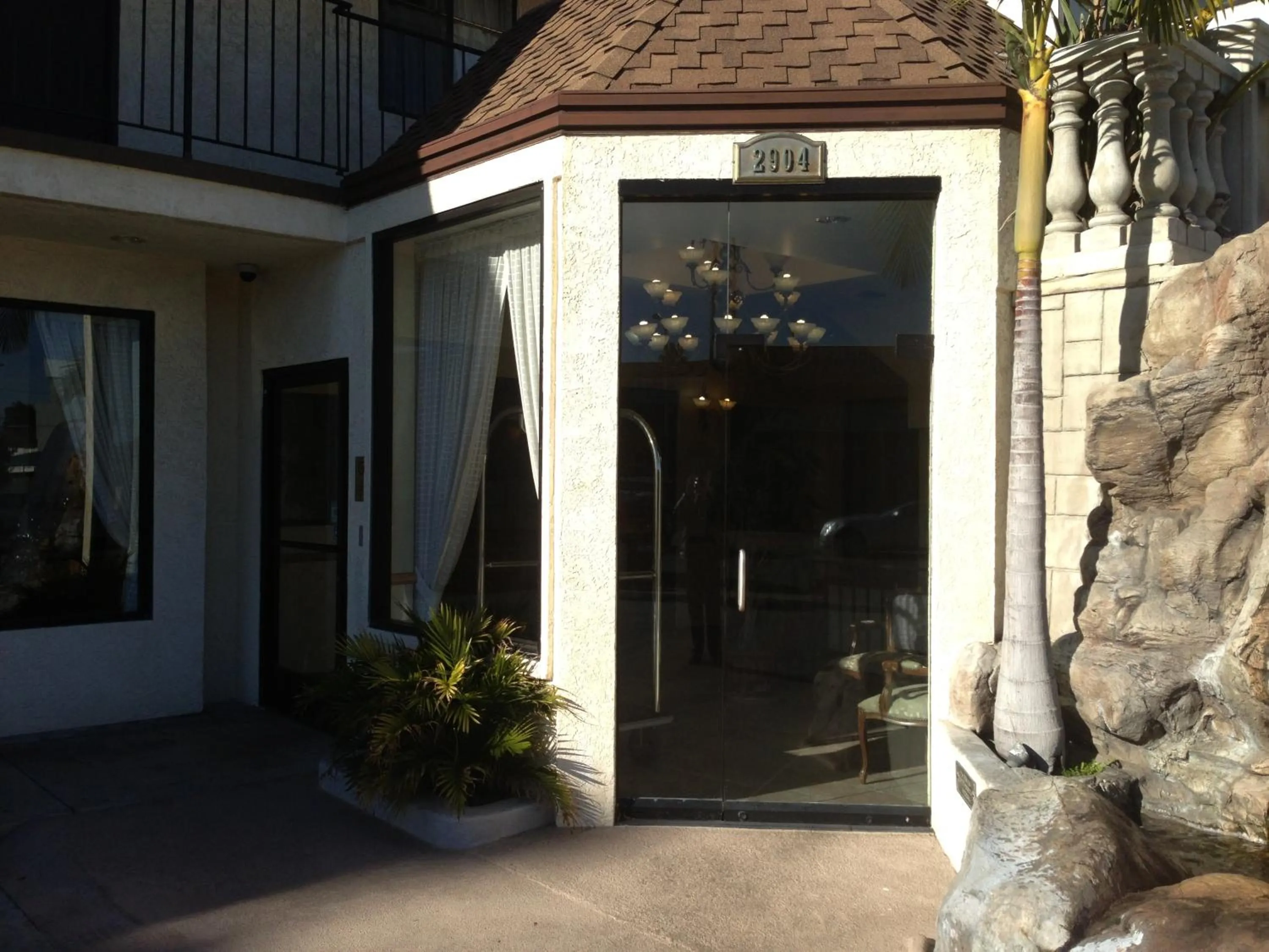 Facade/entrance in Jolly Roger Hotel