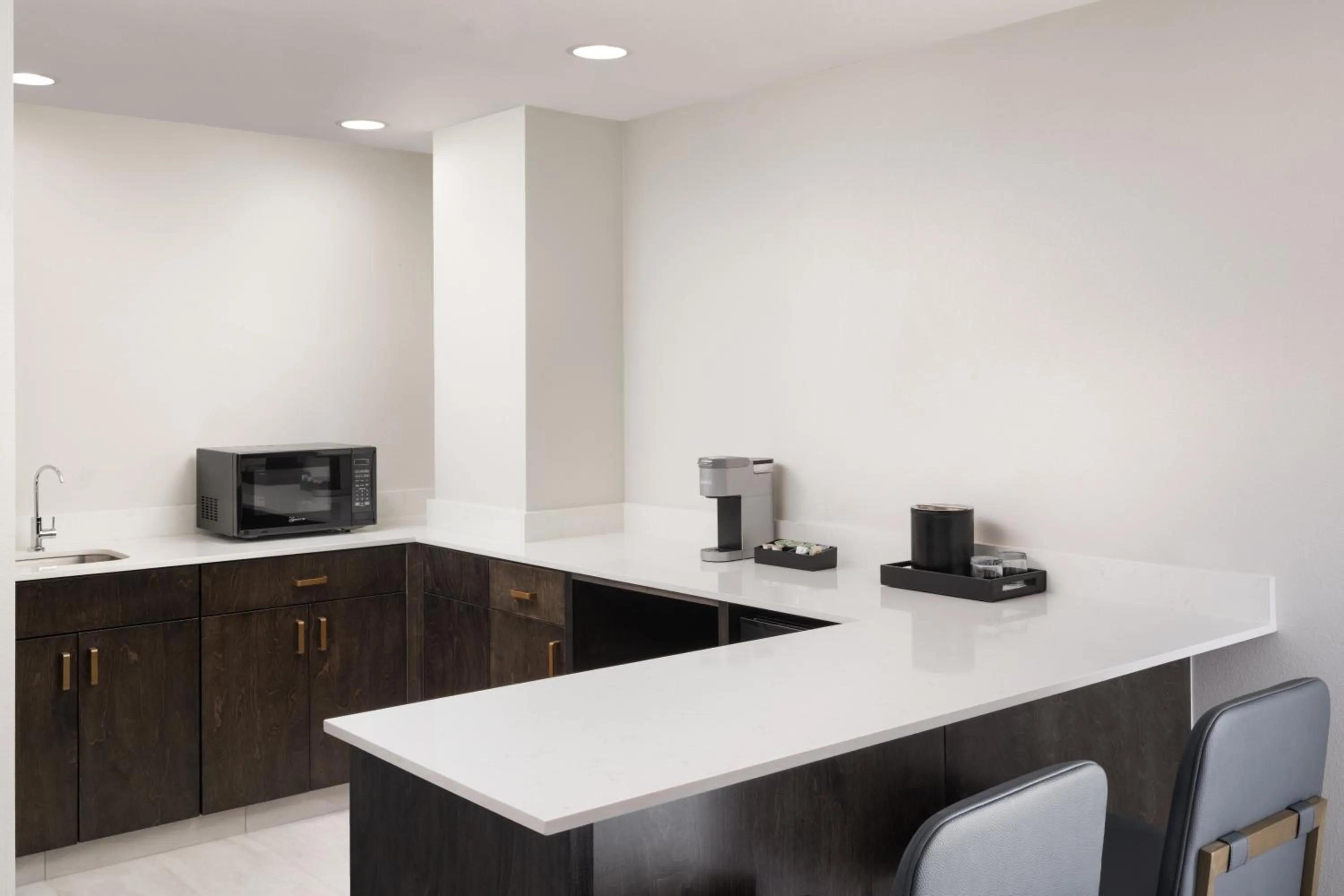 kitchen in Embassy Suites by Hilton Charlotte Concord Golf Resort & Spa