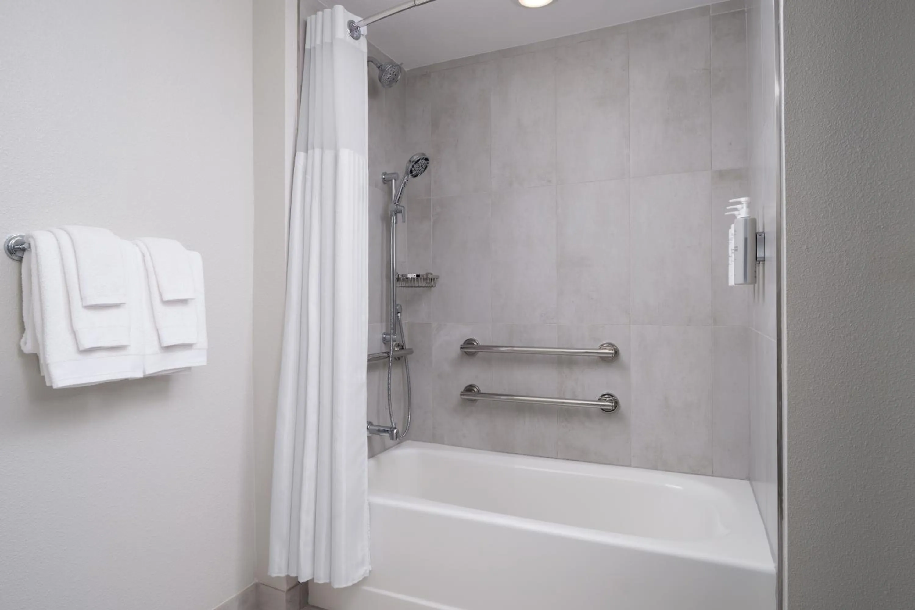 Bathroom in Embassy Suites by Hilton Charlotte Concord Golf Resort & Spa