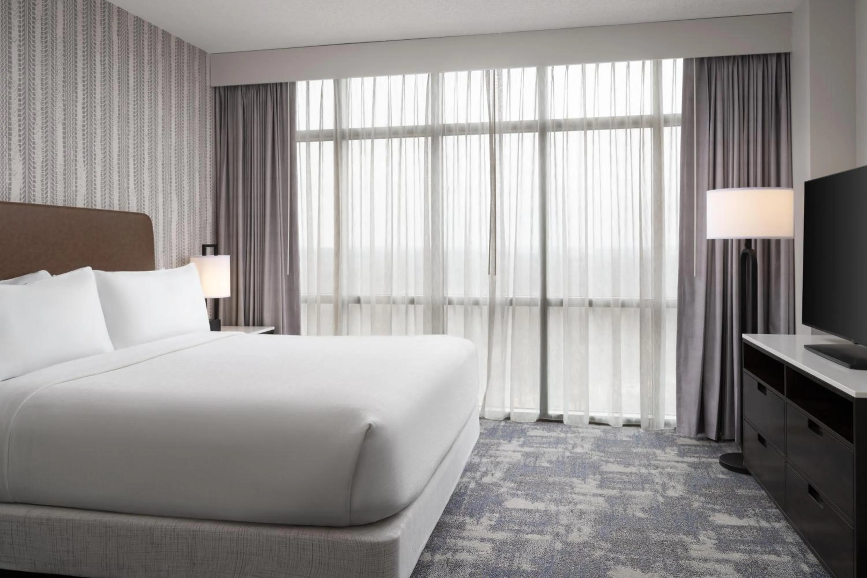 Bed in Embassy Suites by Hilton Charlotte Concord Golf Resort & Spa