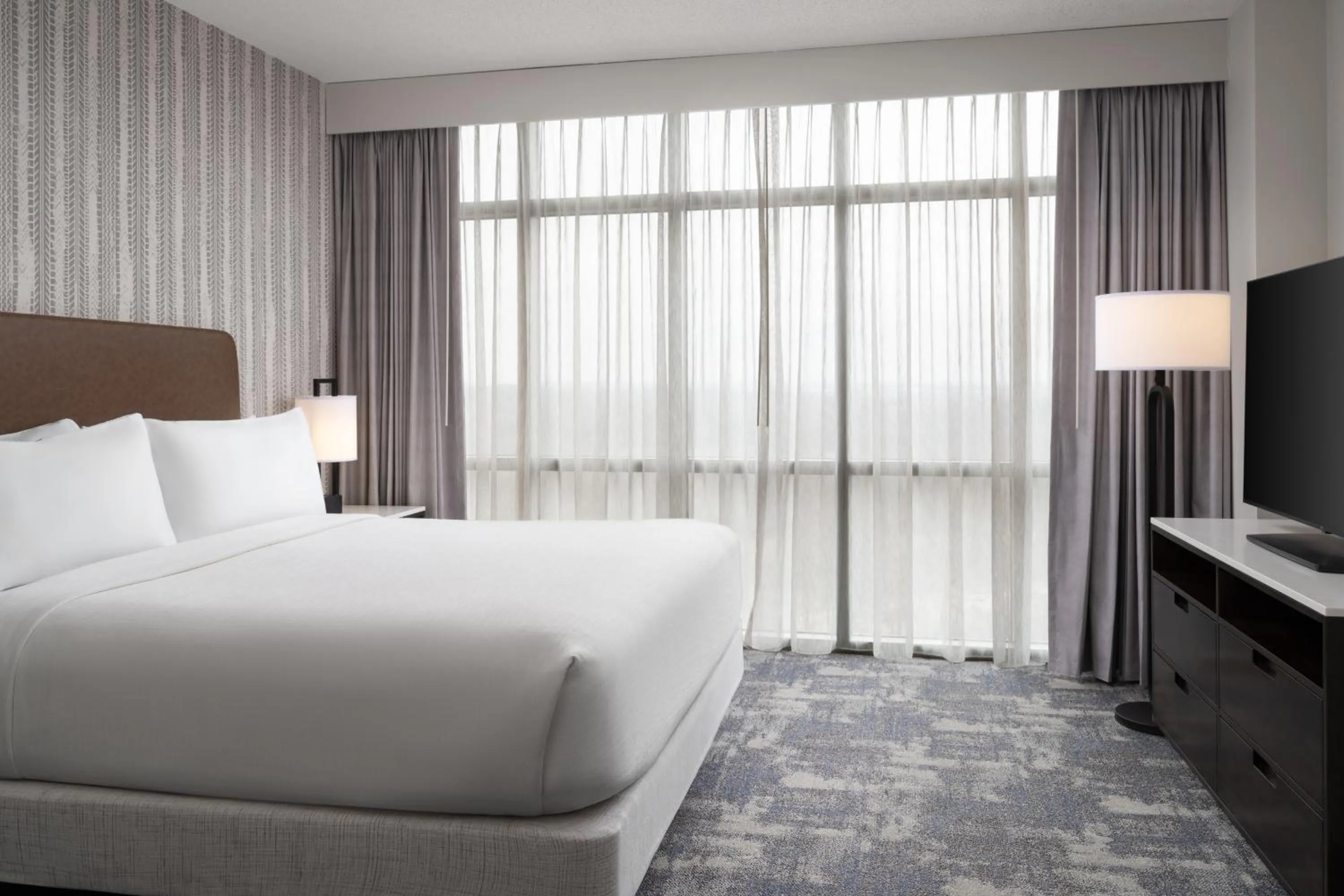 Bed in Embassy Suites by Hilton Charlotte Concord Golf Resort & Spa