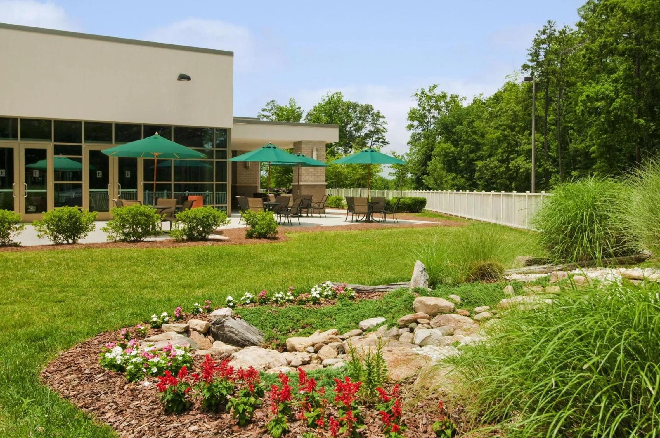 Restaurant/places to eat in Embassy Suites by Hilton Charlotte Concord Golf Resort & Spa