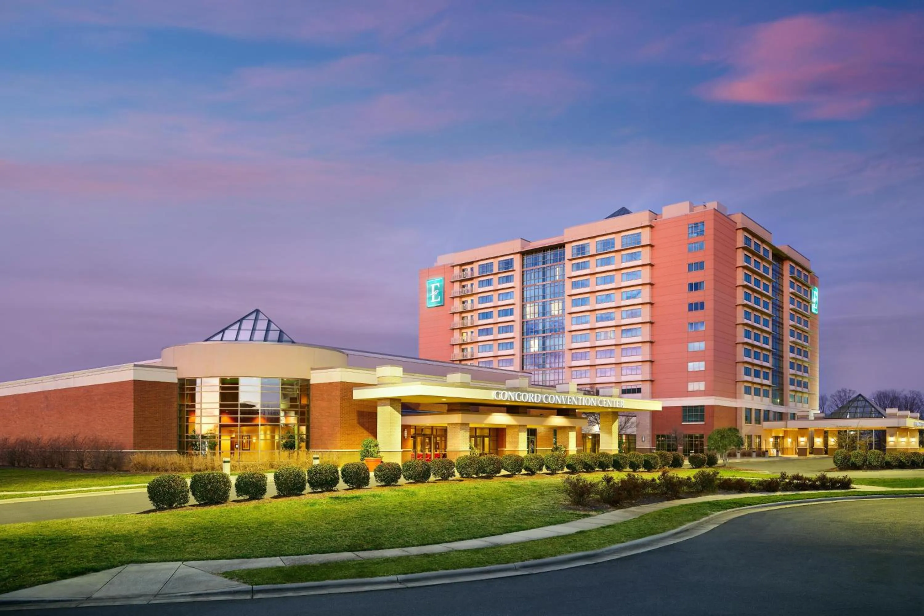 Property building in Embassy Suites by Hilton Charlotte Concord Golf Resort & Spa