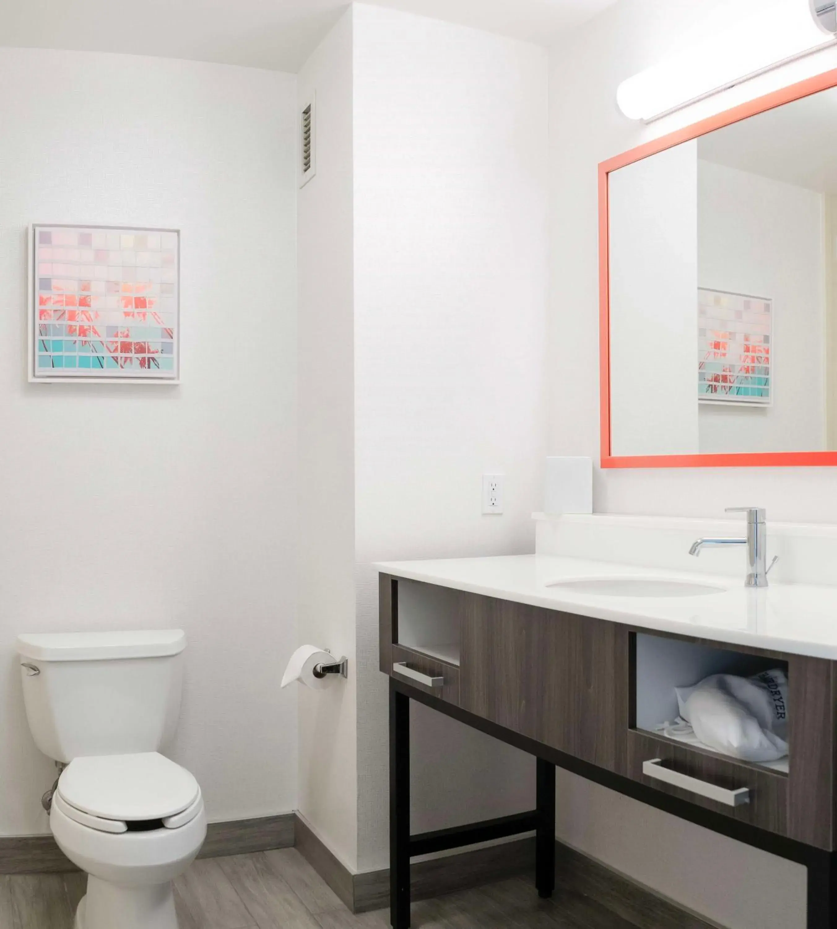 Queen Room - Non-Smoking in Hampton Inn & Suites Seal Beach Queen Room - Non-Smoking in Hampton Inn & Suites Seal Beach