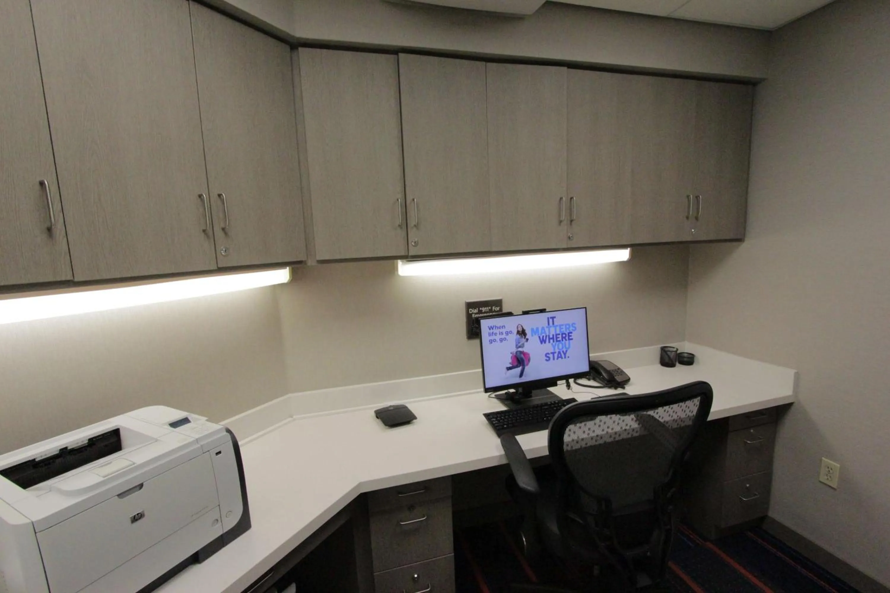 Business facilities in Hampton Inn & Suites Seal Beach