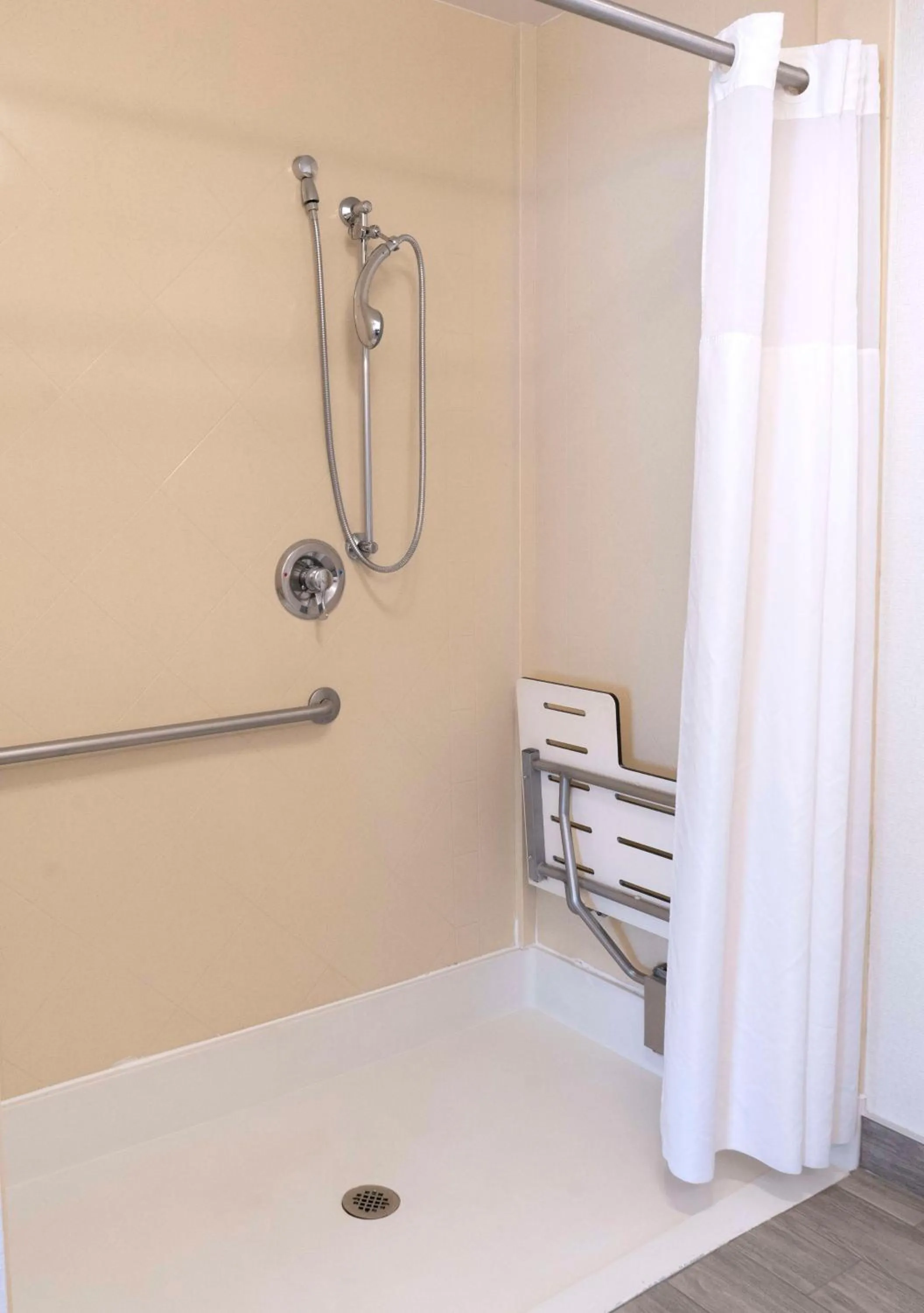 Bathroom in Hampton Inn & Suites Seal Beach