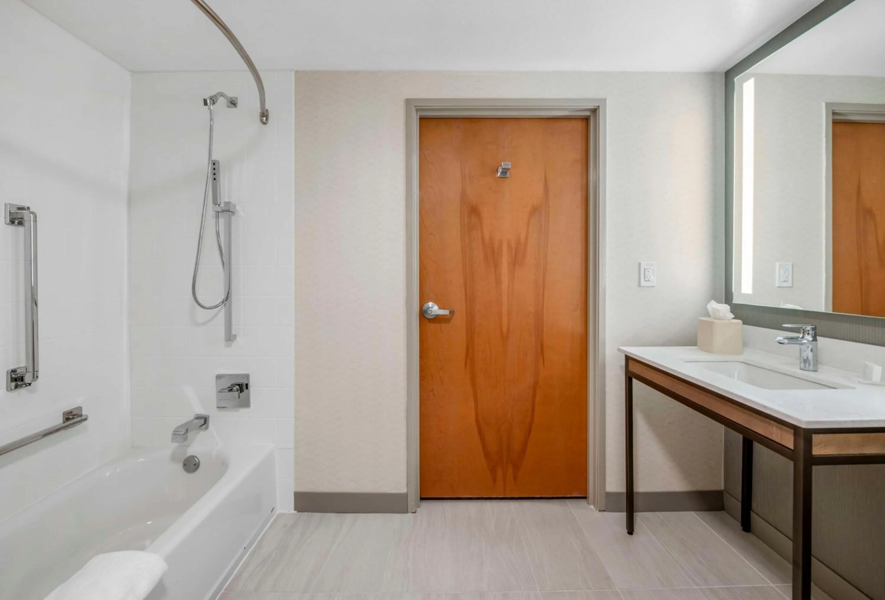 Bathroom in Hilton Garden Inn Dallas/Allen