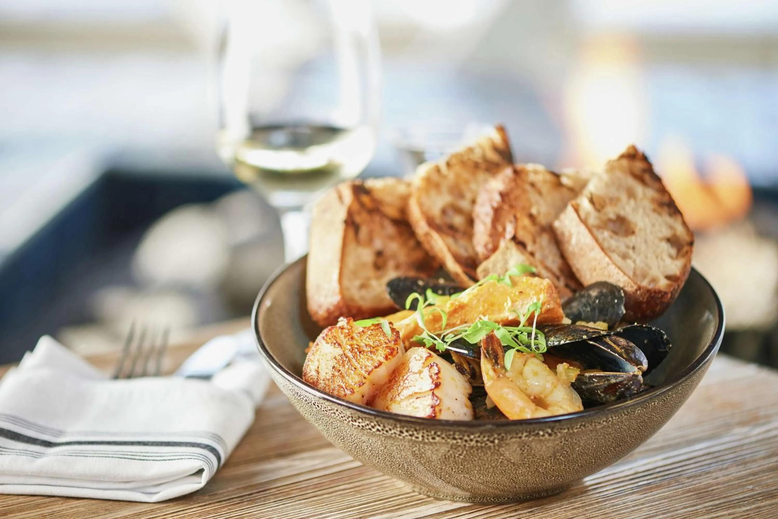 Dining area in DoubleTree by Hilton Hotel Berkeley Marina